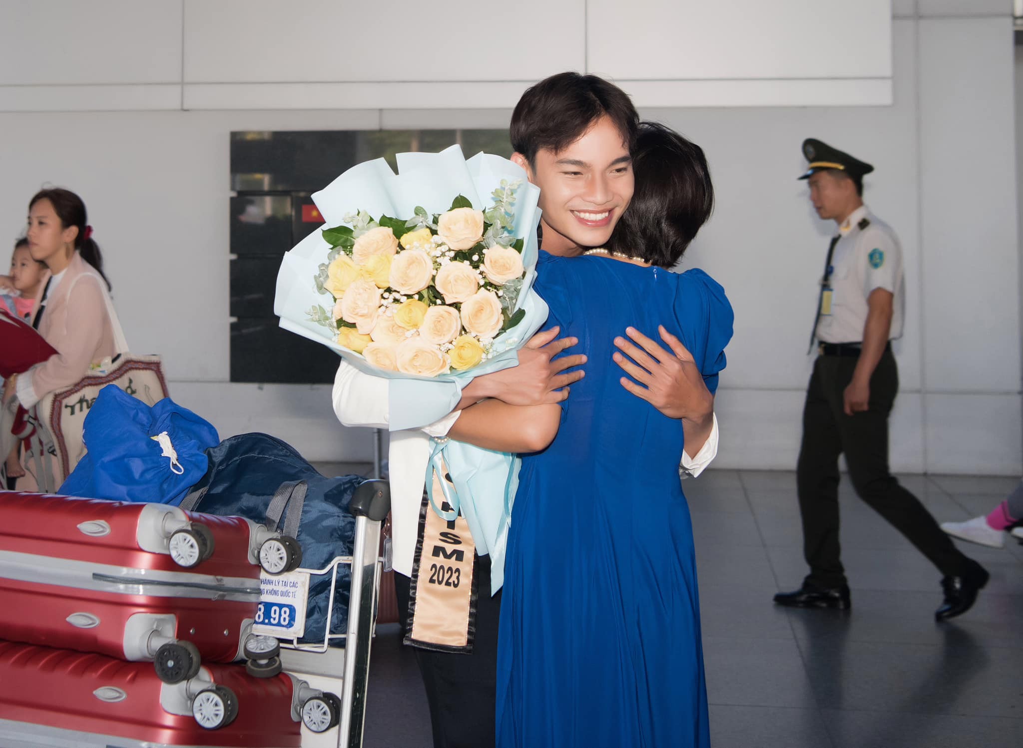 Huỳnh Võ Hoàng Sơn hạnh phúc khi được gặp lại mẹ