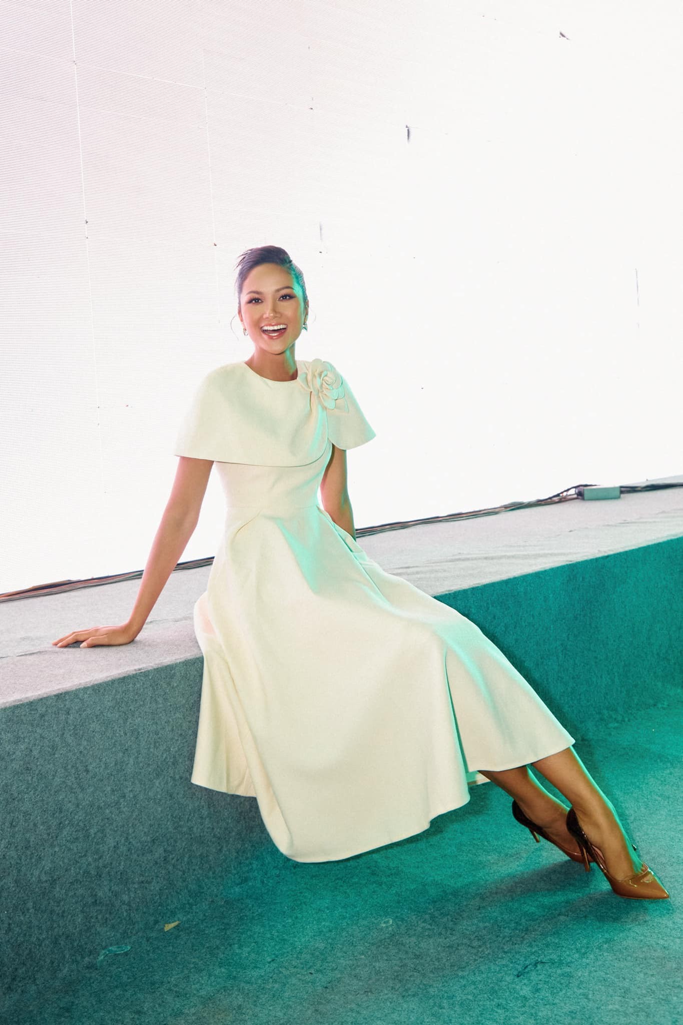 H'Hen Niê khoe tin vui sau thời gian dài trông ngóng, người hâm mộ ồ ạt chúc mừng - Ảnh 1