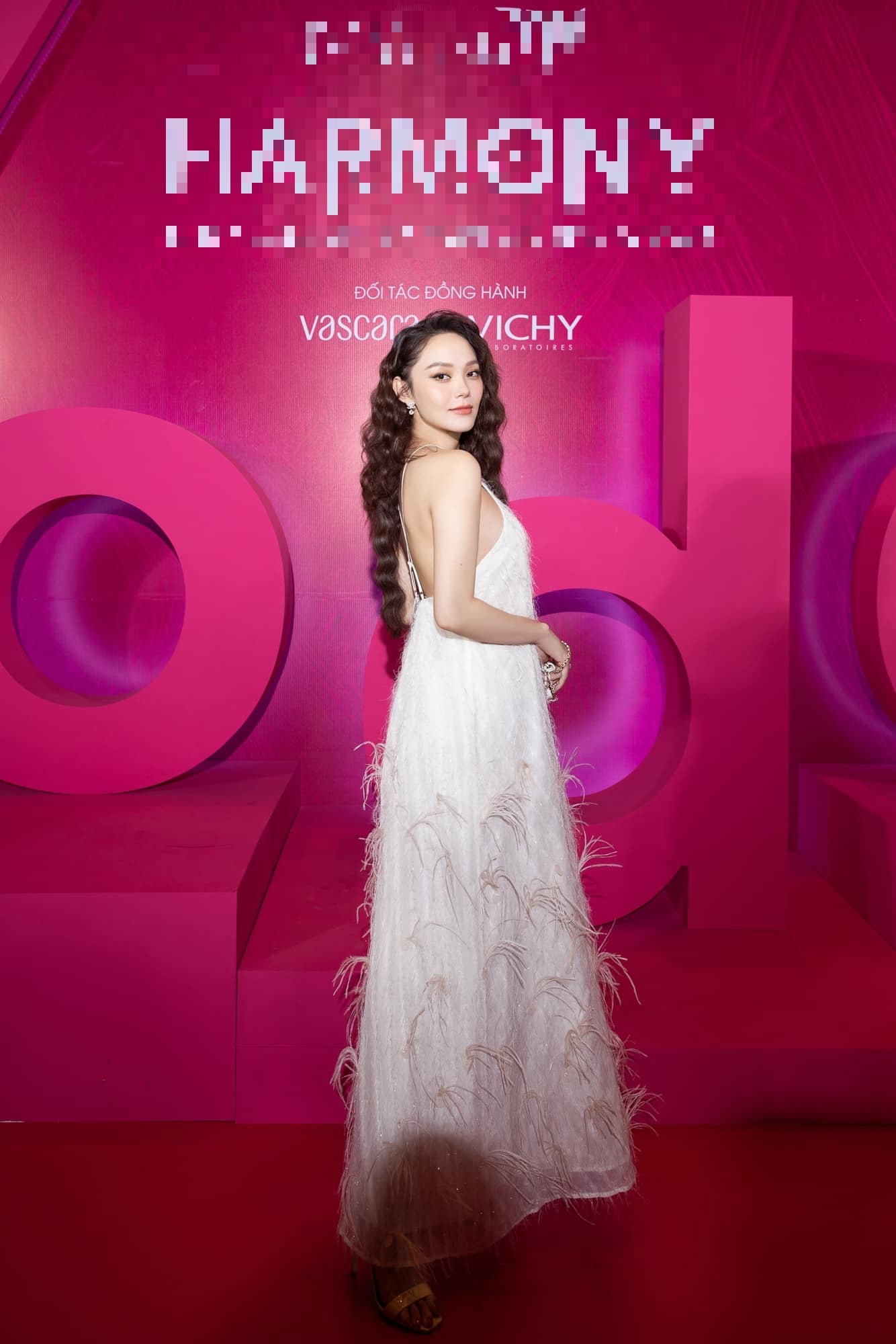 Minh Hằng lần đầu lộ diện sau thông báo mang thai