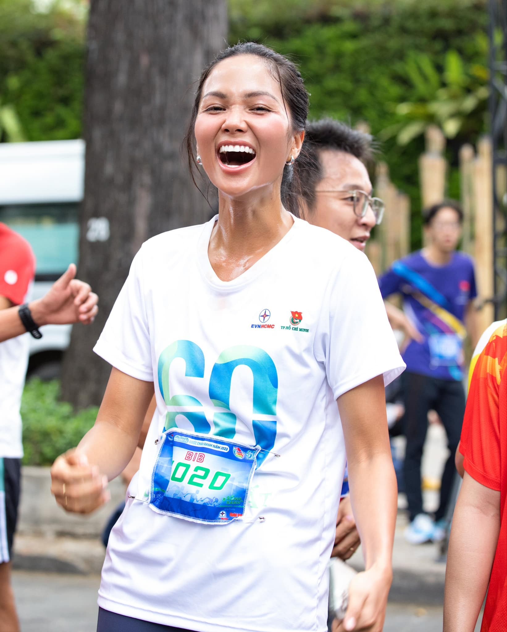 H'Hen Niê ngày càng chứng minh sức ảnh hưởng “không phải dạng vừa” trong làng mốt Việt