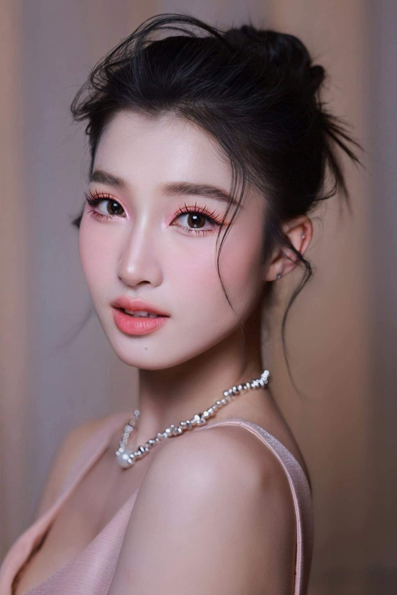 Video: CAM bắt trọn khoảnh khắc Phương Nhi dự thảm đỏ, có hành động này với Sam 'ghi điểm' - Ảnh 3