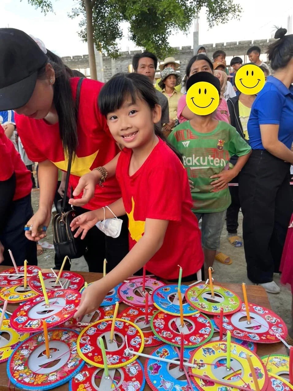 Càng lớn con gái Mai Phương càng xinh đẹp, các đường nét trên gương mặt như 'copy' của mẹ