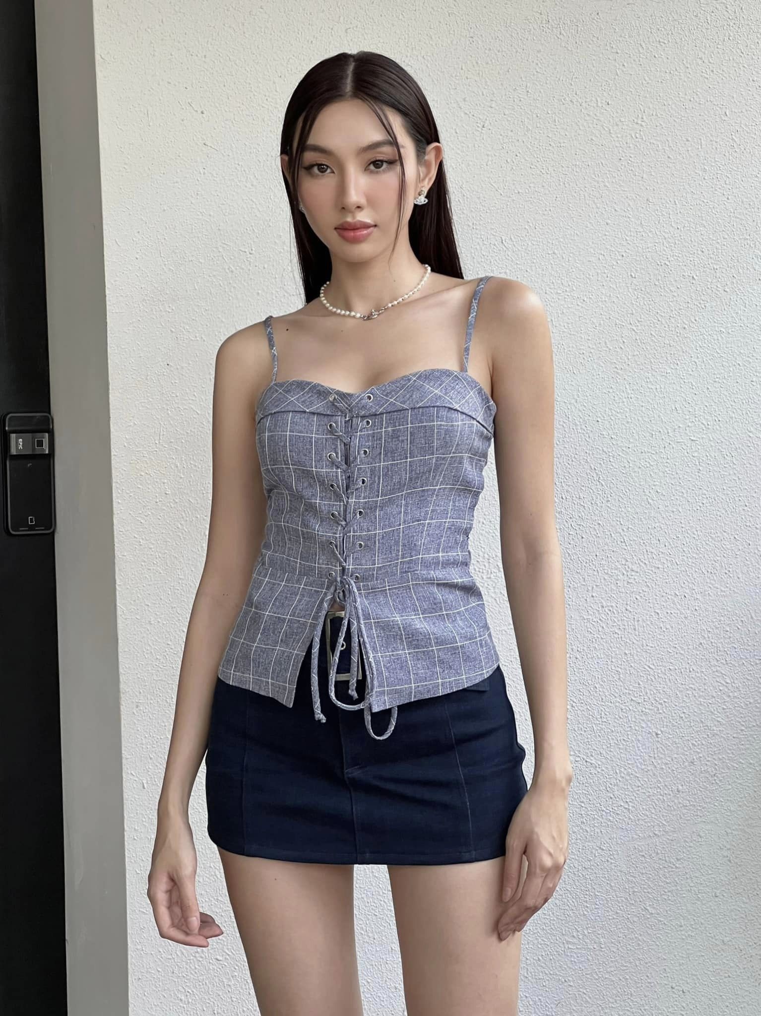Thùy Tiên chuộng trang phục khoe vòng eo 'thắt cổ chai' 1 Thùy Tiên chuộng trang phục khoe vòng eo 'thắt cổ chai' 1