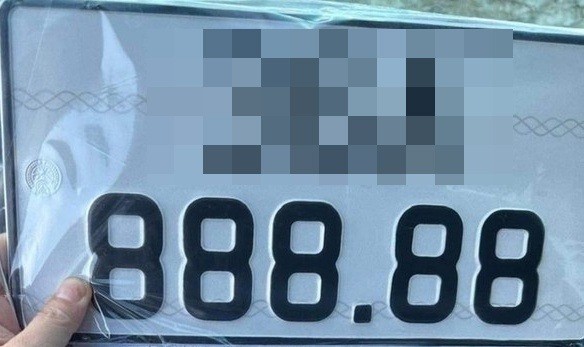 2 người dân tại tỉnh Đồng Nai bấm được 4 biển số xe siêu đẹp, trong đó có một biển ngũ quý 8. Ảnh: Zing 2 người dân tại tỉnh Đồng Nai bấm được 4 biển số xe siêu đẹp, trong đó có một biển ngũ quý 8. Ảnh: Zing