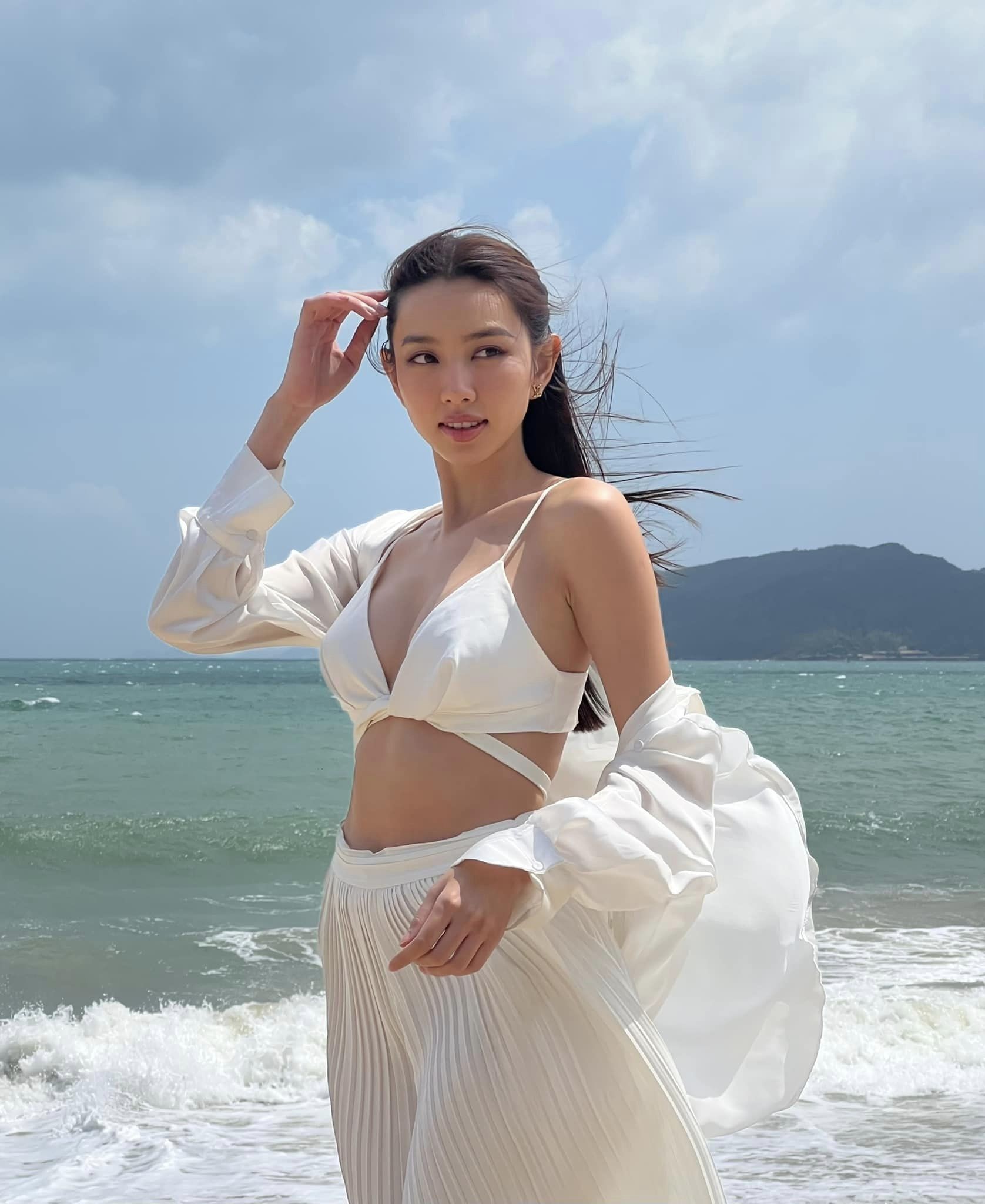 Bộ sưu tập bikini khoe đường cong chuẩn S-line của Thùy Tiên 3 Bộ sưu tập bikini khoe đường cong chuẩn S-line của Thùy Tiên 3