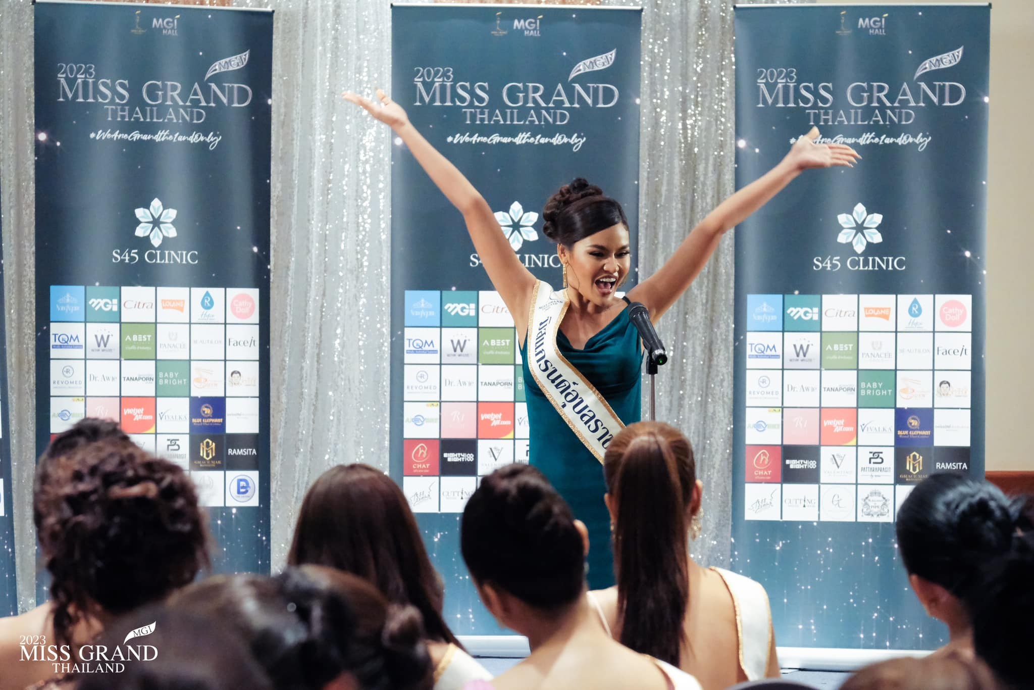 Video: Đến hẹn lại lên, CDM bật cười trước màn hô tên 'độc lạ' của thí sinh Miss Grand Thái Lan 2023 2 Video: Đến hẹn lại lên, CDM bật cười trước màn hô tên 'độc lạ' của thí sinh Miss Grand Thái Lan 2023 2