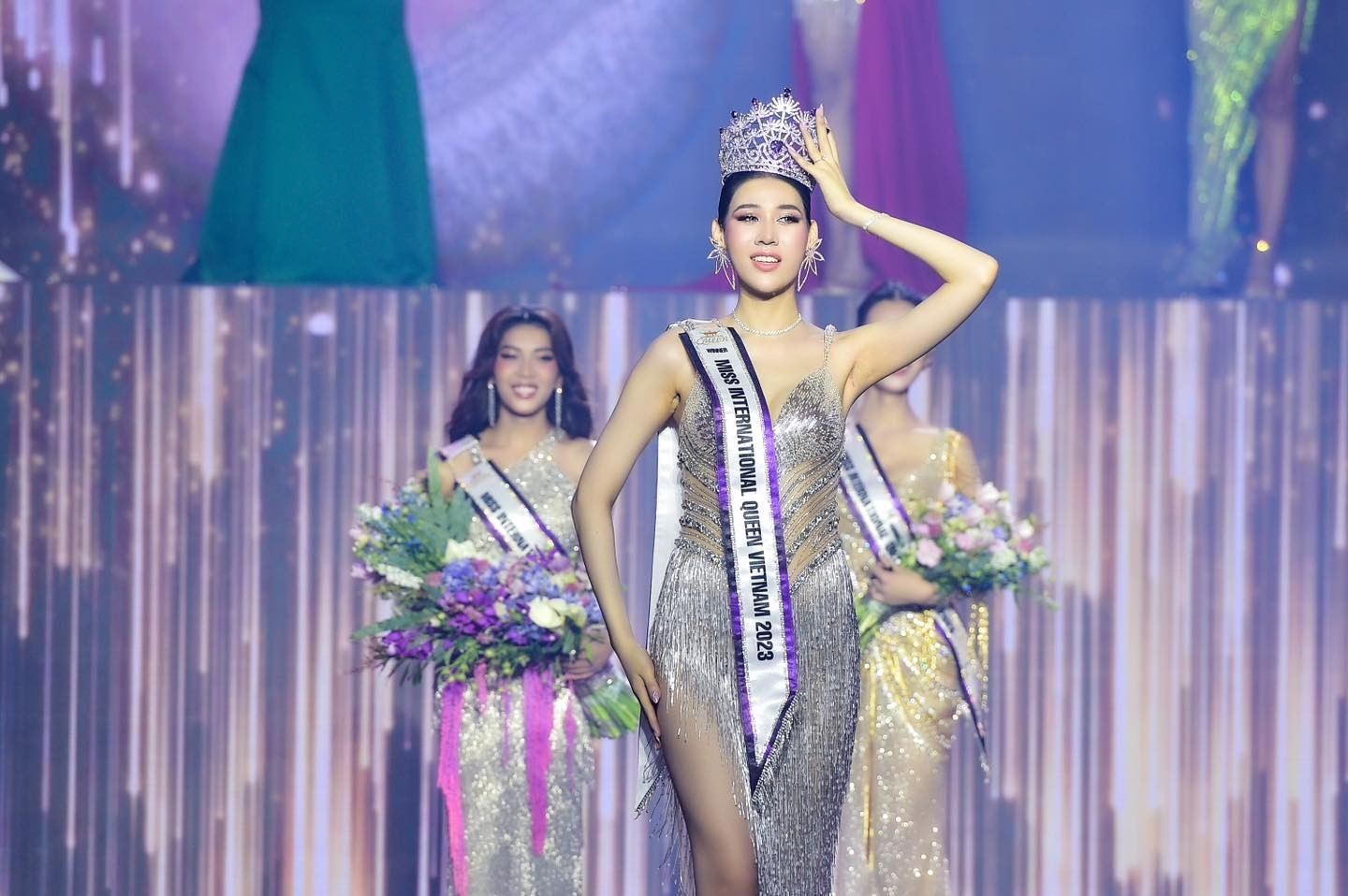 Cuộc thi của Hương Giang tổ chức và 2 lần bị cơ quan chức năng 'tuýt còi' 1 Cuộc thi của Hương Giang tổ chức và 2 lần bị cơ quan chức năng 'tuýt còi' 1