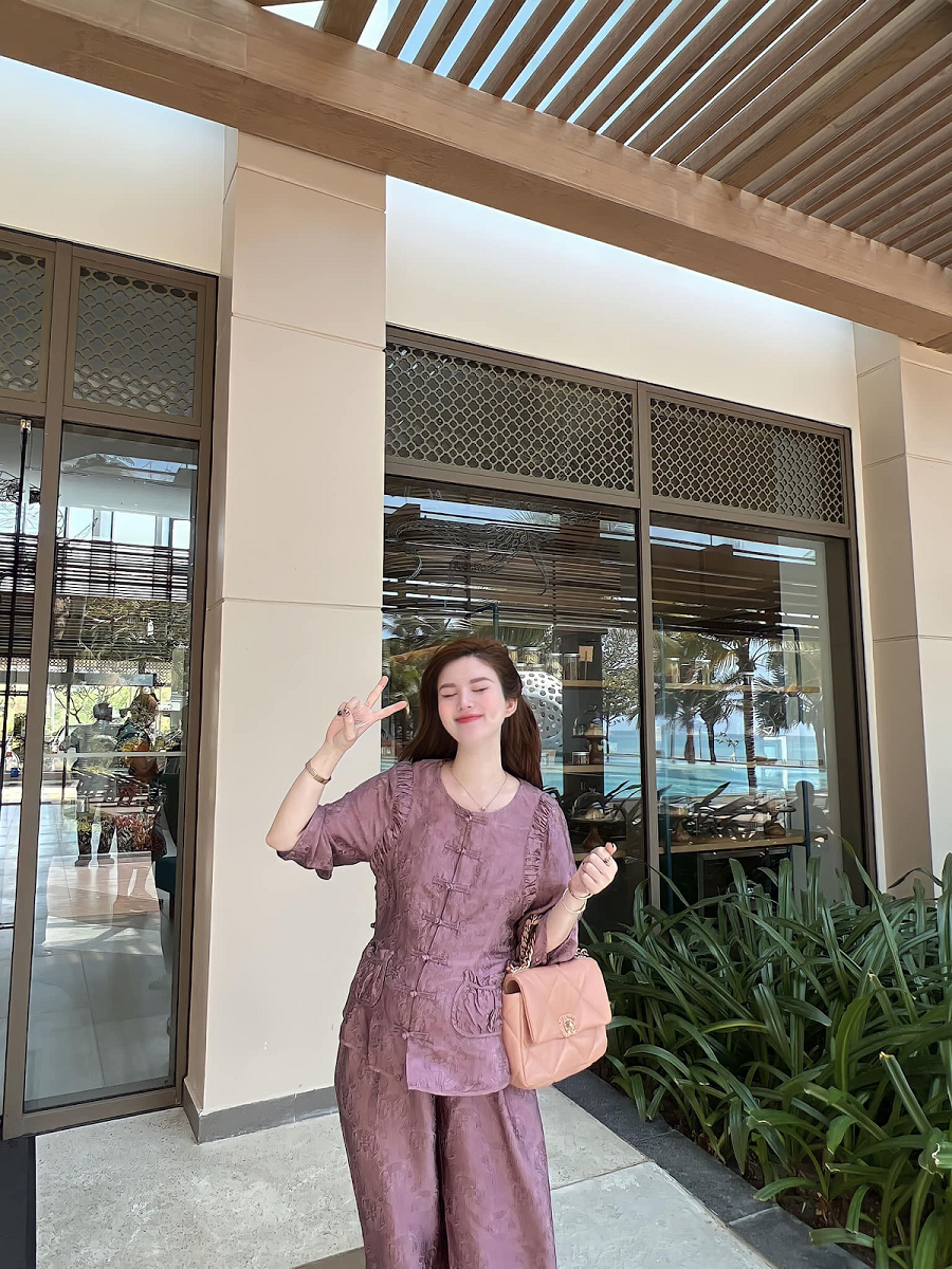 Streamer Chu Phương Linh - Phụ nữ không chỉ cần đẹp về nhan sắc mà còn phải có tư duy và sự độc lập để bắt kịp với xu hướng của thời 2 Streamer Chu Phương Linh - Phụ nữ không chỉ cần đẹp về nhan sắc mà còn phải có tư duy và sự độc lập để bắt kịp với xu hướng của thời 2