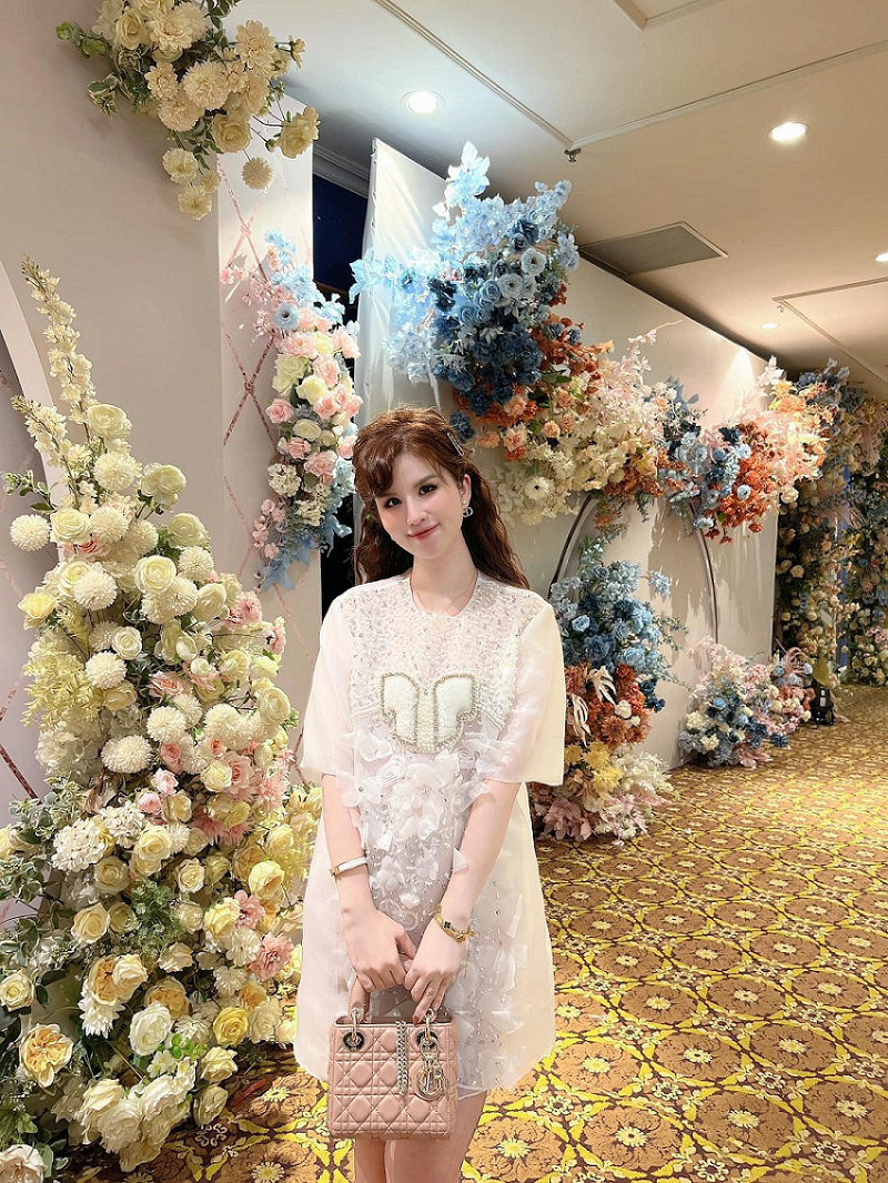 Streamer Chu Phương Linh - Phụ nữ không chỉ cần đẹp về nhan sắc mà còn phải có tư duy và sự độc lập để bắt kịp với xu hướng của thời 3 Streamer Chu Phương Linh - Phụ nữ không chỉ cần đẹp về nhan sắc mà còn phải có tư duy và sự độc lập để bắt kịp với xu hướng của thời 3
