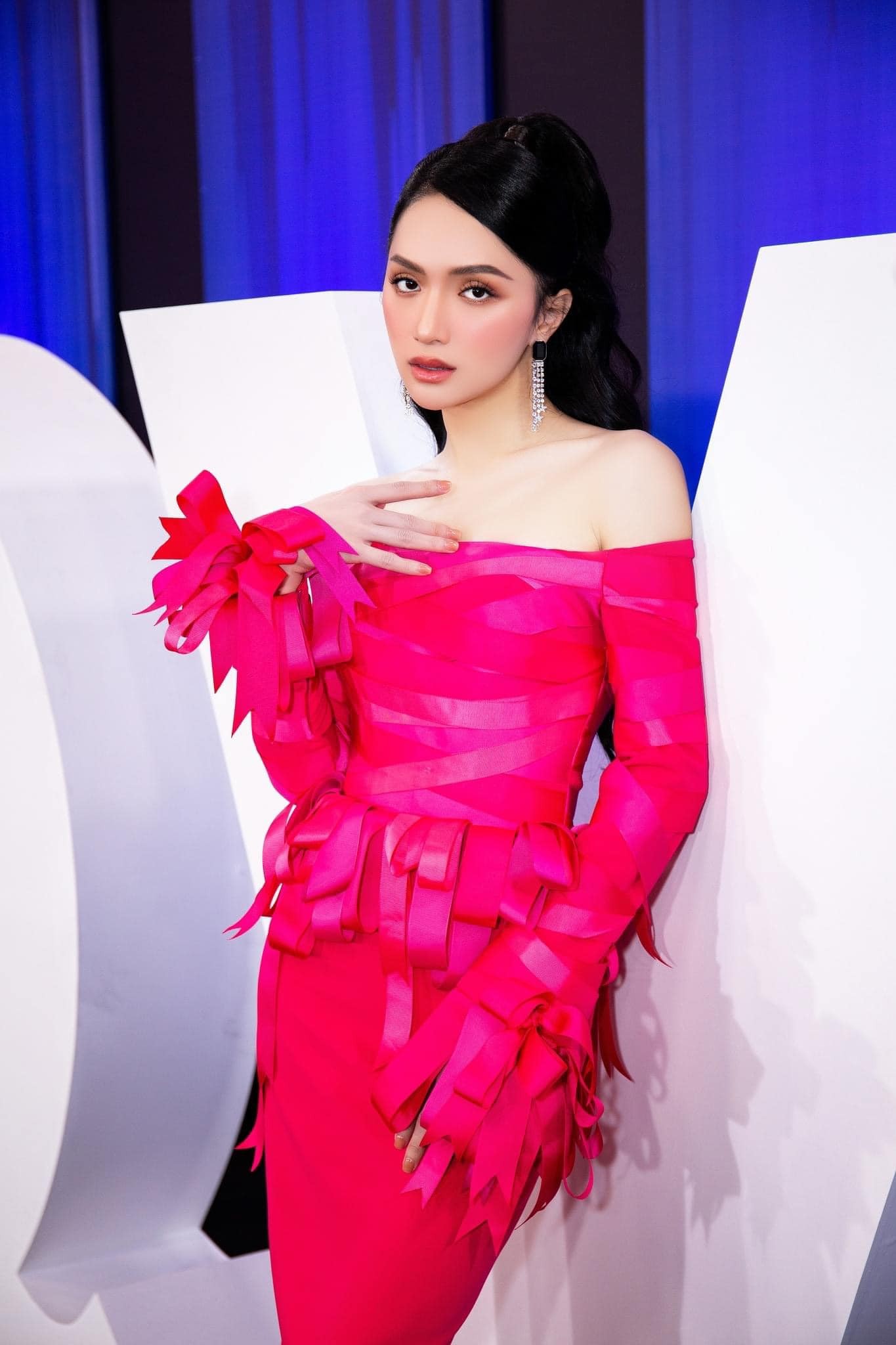 Sau chung kết Hương Giang cùng dàn giám khảo nhanh chóng ra về