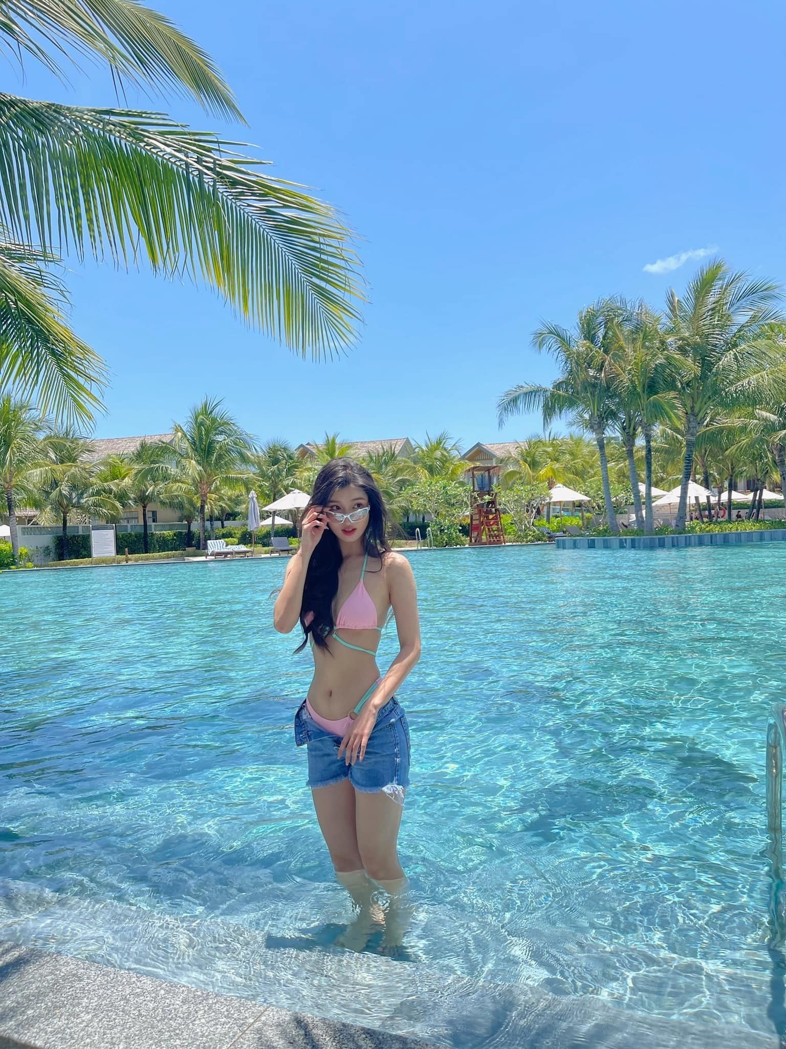 Dàn hậu đua nhau khoe dáng đỉnh: Thảo Nhi Lê - Thùy Tiên 'hết nước chấm', bất ngờ Phương Nhi - Lương Linh 1 Dàn hậu đua nhau khoe dáng đỉnh: Thảo Nhi Lê - Thùy Tiên 'hết nước chấm', bất ngờ Phương Nhi - Lương Linh 1