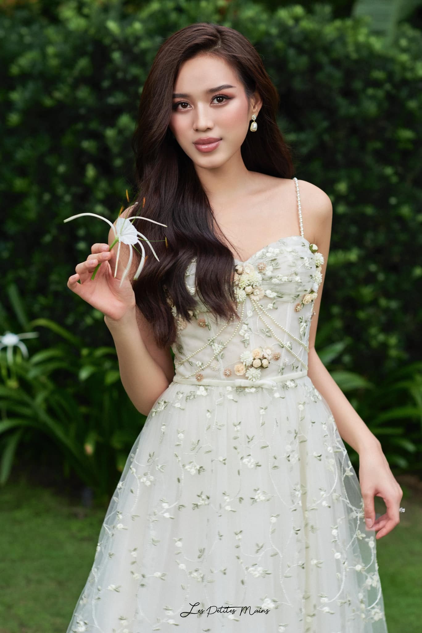 Video: Đỗ Thị Hà khoe góc nghiêng thần thánh, visual chuẩn nàng thơ 7 Video: Đỗ Thị Hà khoe góc nghiêng thần thánh, visual chuẩn nàng thơ 7