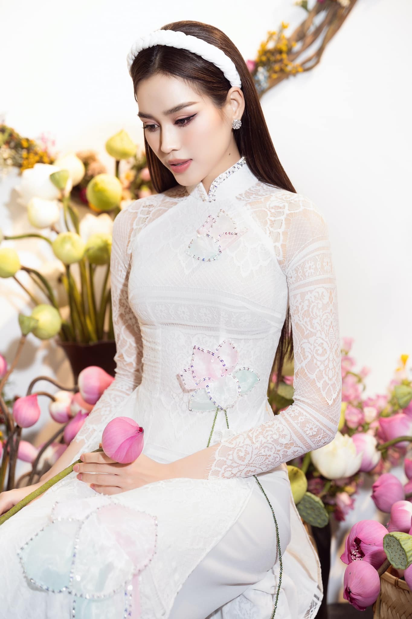 Video: Đỗ Thị Hà khoe góc nghiêng thần thánh, visual chuẩn nàng thơ 6 Video: Đỗ Thị Hà khoe góc nghiêng thần thánh, visual chuẩn nàng thơ 6
