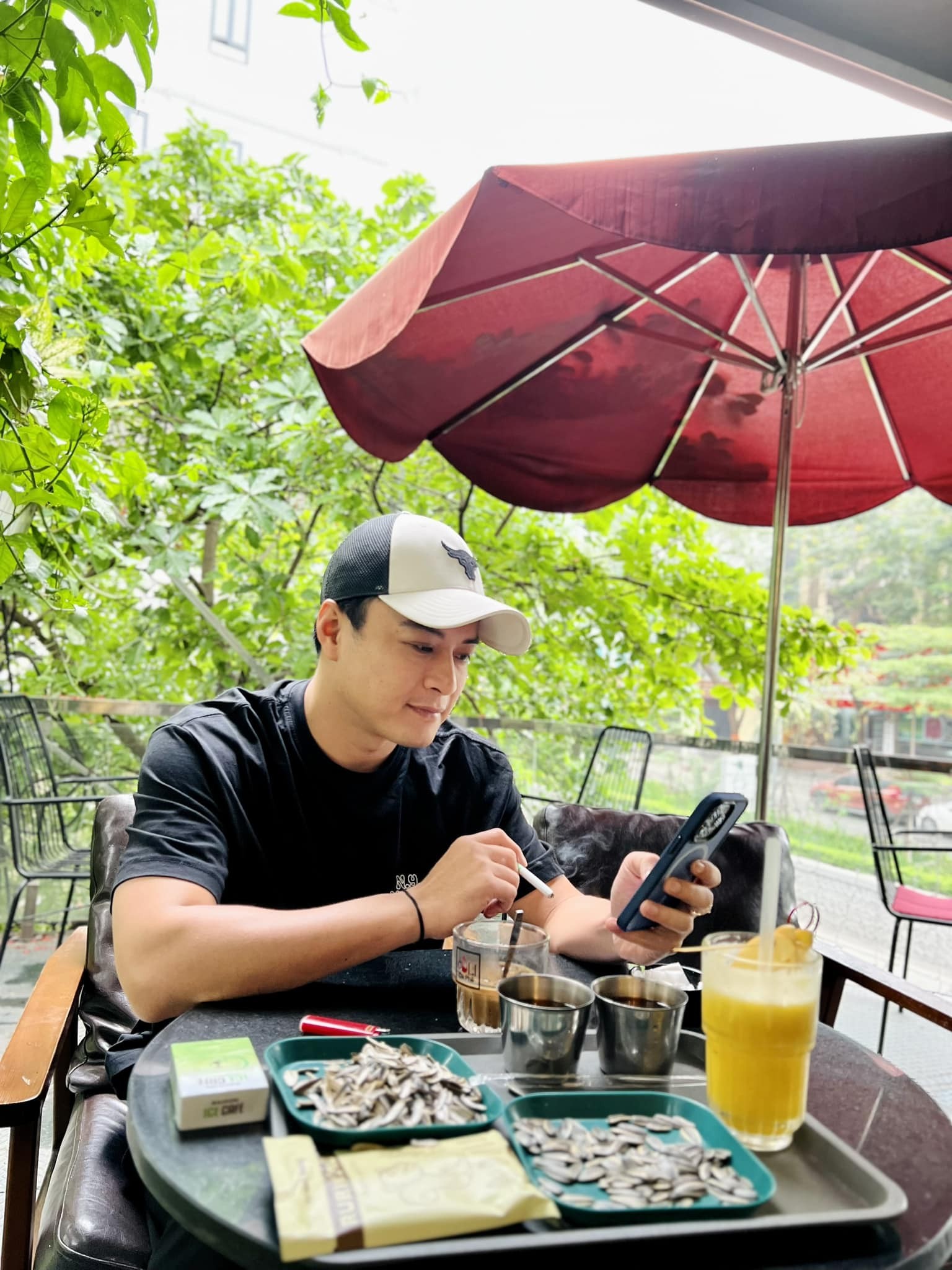 Hồng Đăng hứng chịu không ít công kích từ 1 bộ phận dân mạng quá khích sau ồn ào đời tư