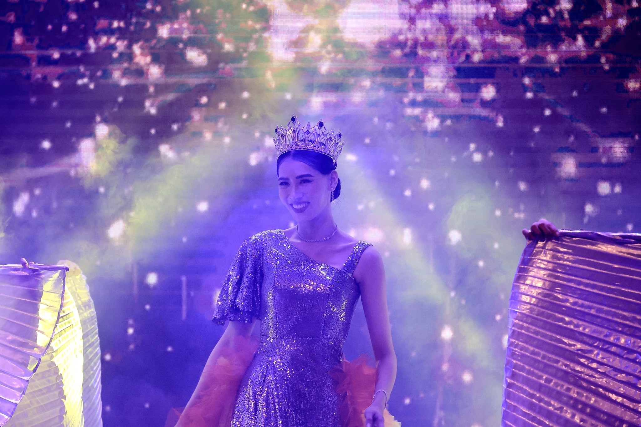 Video: Dịu Thảo khoe visual chuẩn nàng thơ, tố chất Hoa hậu lộ rõ từ trước 2 Video: Dịu Thảo khoe visual chuẩn nàng thơ, tố chất Hoa hậu lộ rõ từ trước 2