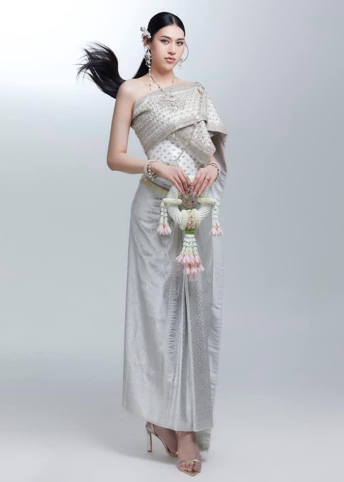 Video: Dịu Thảo khoe visual chuẩn nàng thơ, tố chất Hoa hậu lộ rõ từ trước 11 Video: Dịu Thảo khoe visual chuẩn nàng thơ, tố chất Hoa hậu lộ rõ từ trước 11