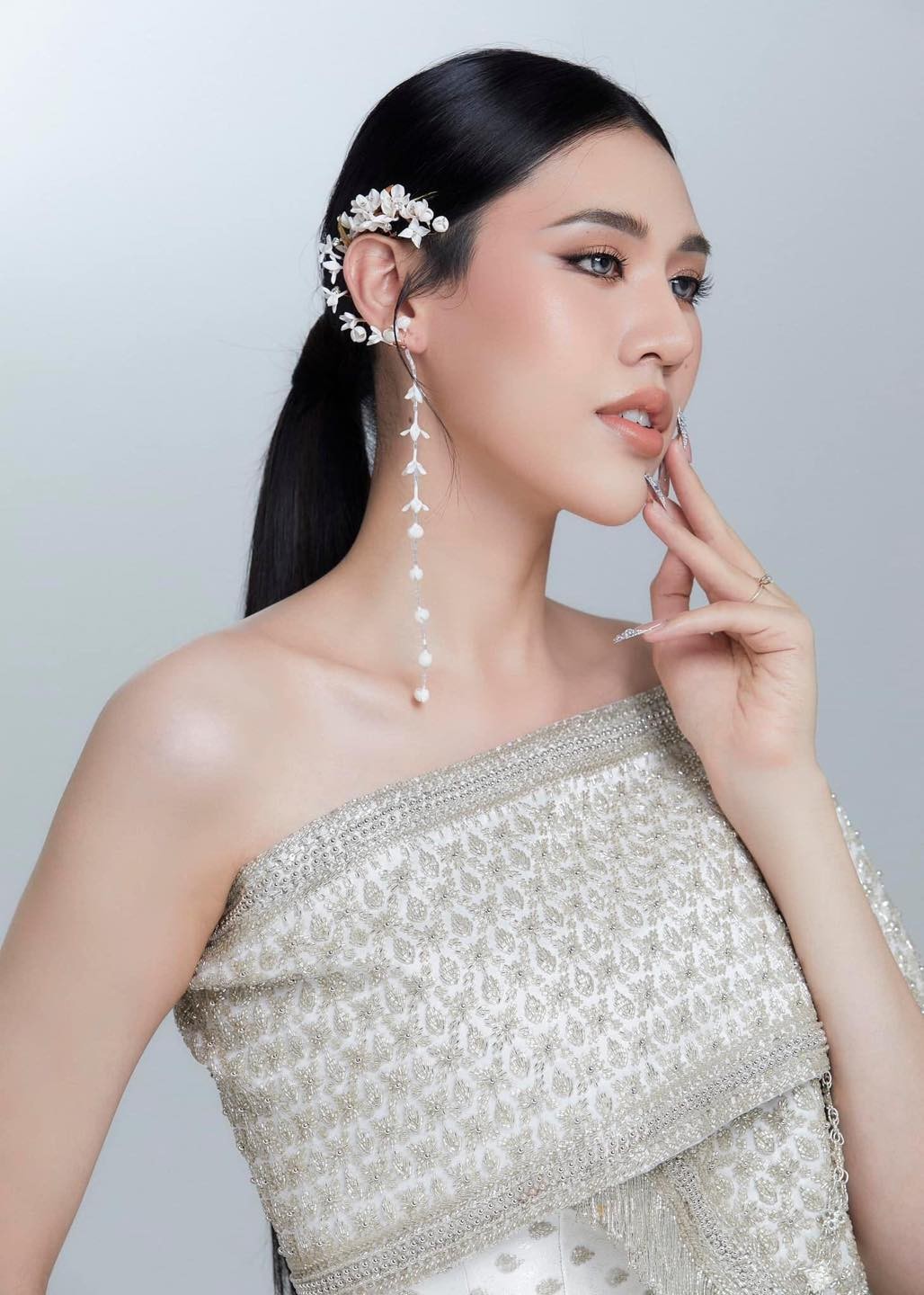 Video: Dịu Thảo khoe visual chuẩn nàng thơ, tố chất Hoa hậu lộ rõ từ trước 7 Video: Dịu Thảo khoe visual chuẩn nàng thơ, tố chất Hoa hậu lộ rõ từ trước 7