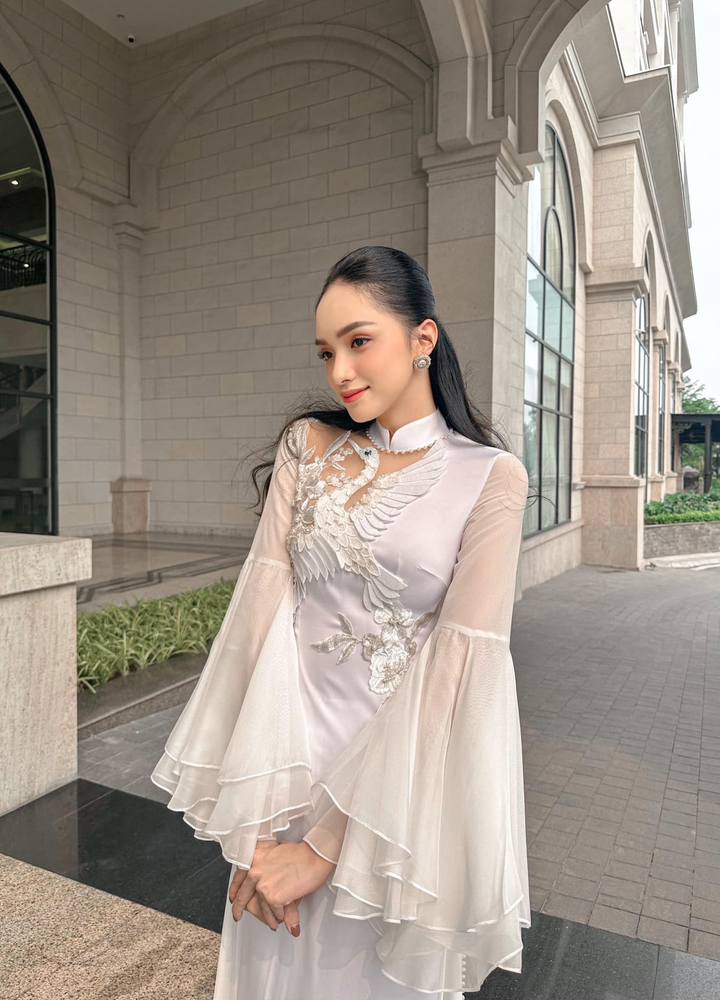 Hương Giang khoe ảnh đẹp hút hồn giữa lúc cuộc thi Hoa hậu bị xử lý - Ảnh 1