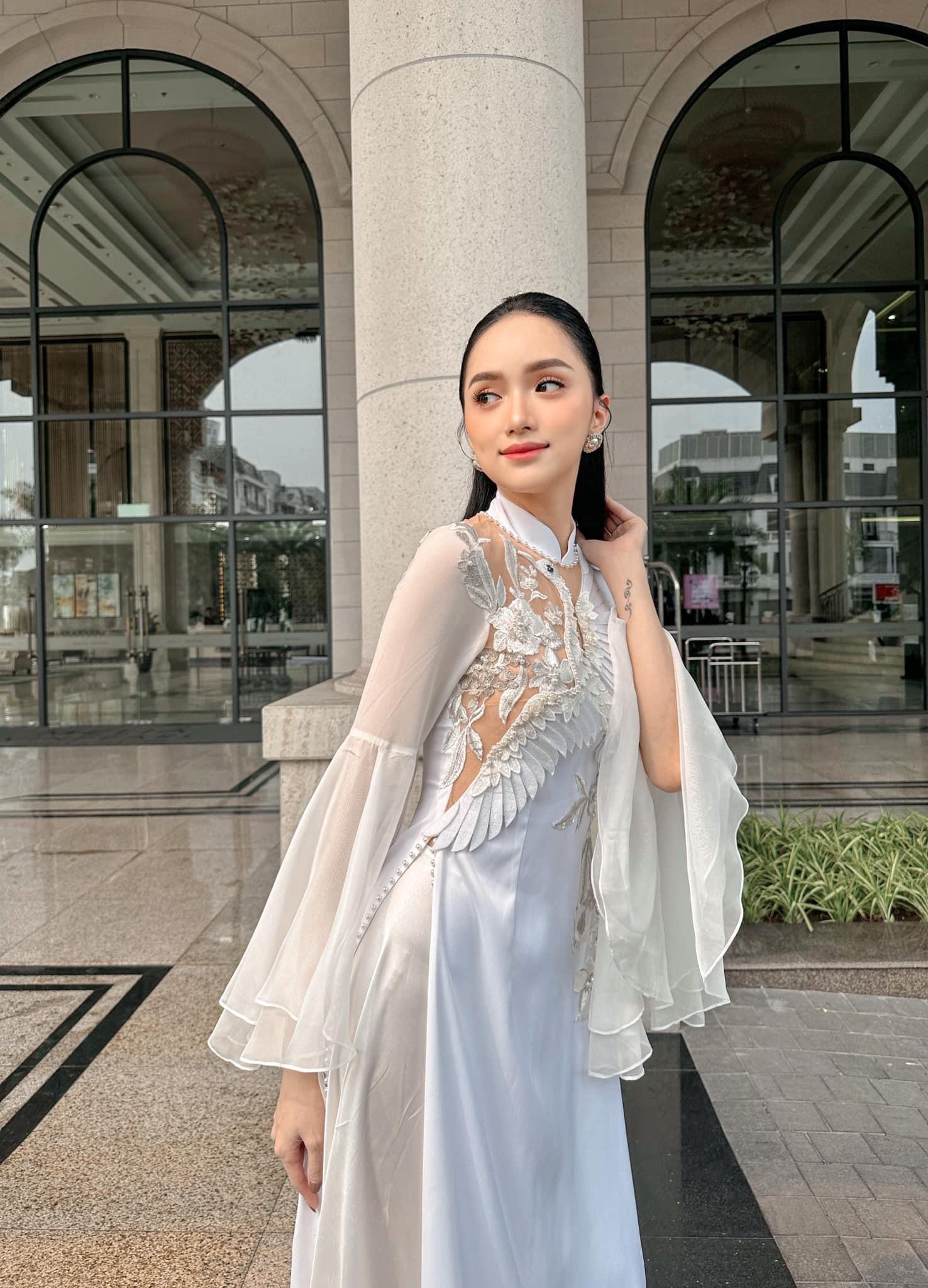 Hương Giang khoe ảnh đẹp hút hồn giữa lúc cuộc thi Hoa hậu bị xử lý - Ảnh 2