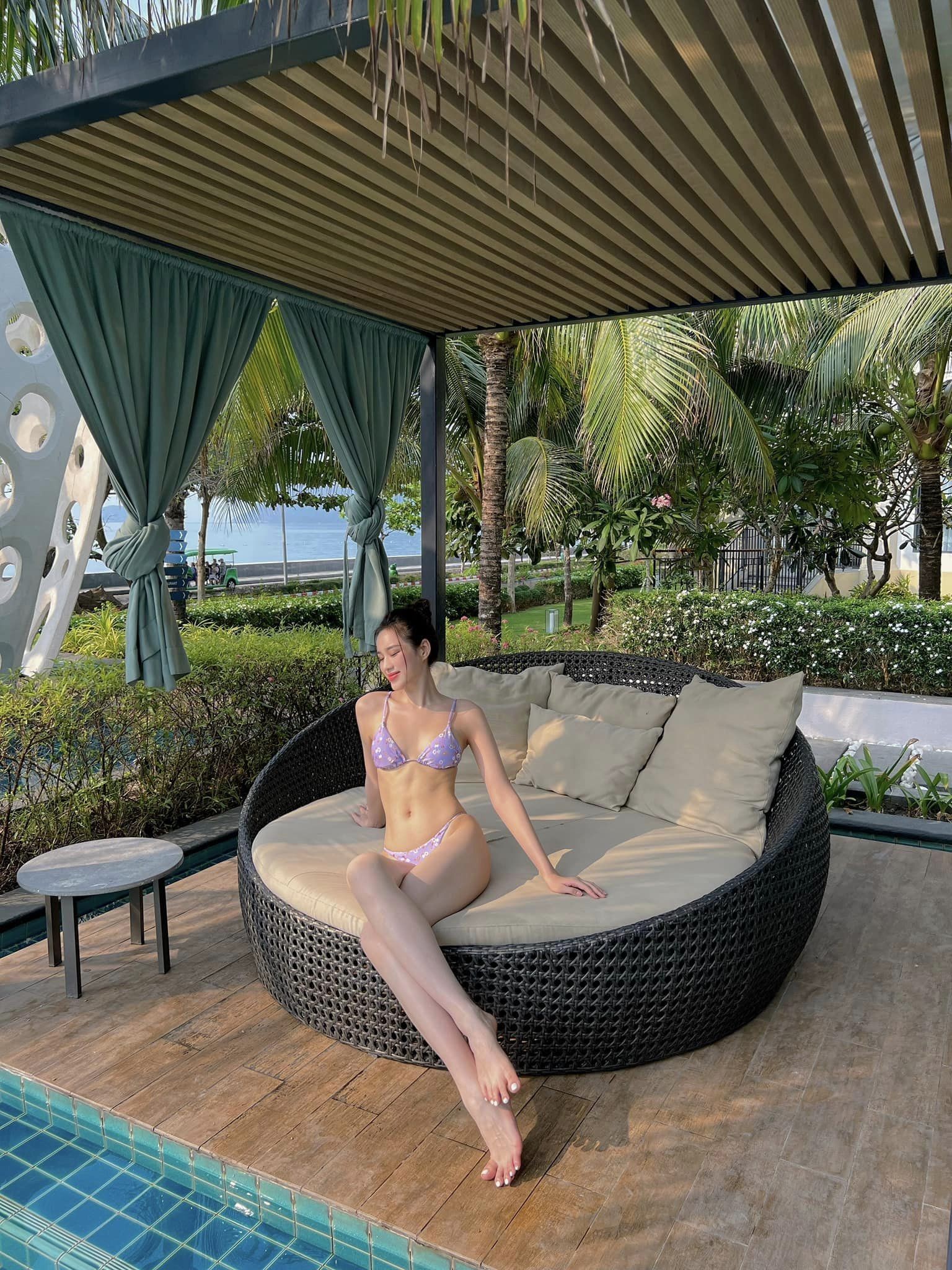 Video: Đỗ Thị Hà chiều fan 'bắt trend' biến hình, vòng eo siêu thực gây sốt cõi mạng 1 Video: Đỗ Thị Hà chiều fan 'bắt trend' biến hình, vòng eo siêu thực gây sốt cõi mạng 1