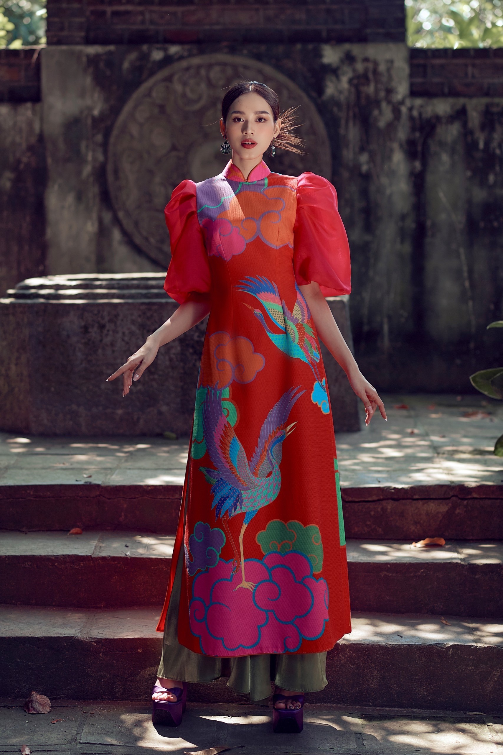 Video: Đỗ Thị Hà xứng danh 'đệ nhất mỹ nhân' khi diện áo dài, thần thái khiến bao người mê đắm - Ảnh 4