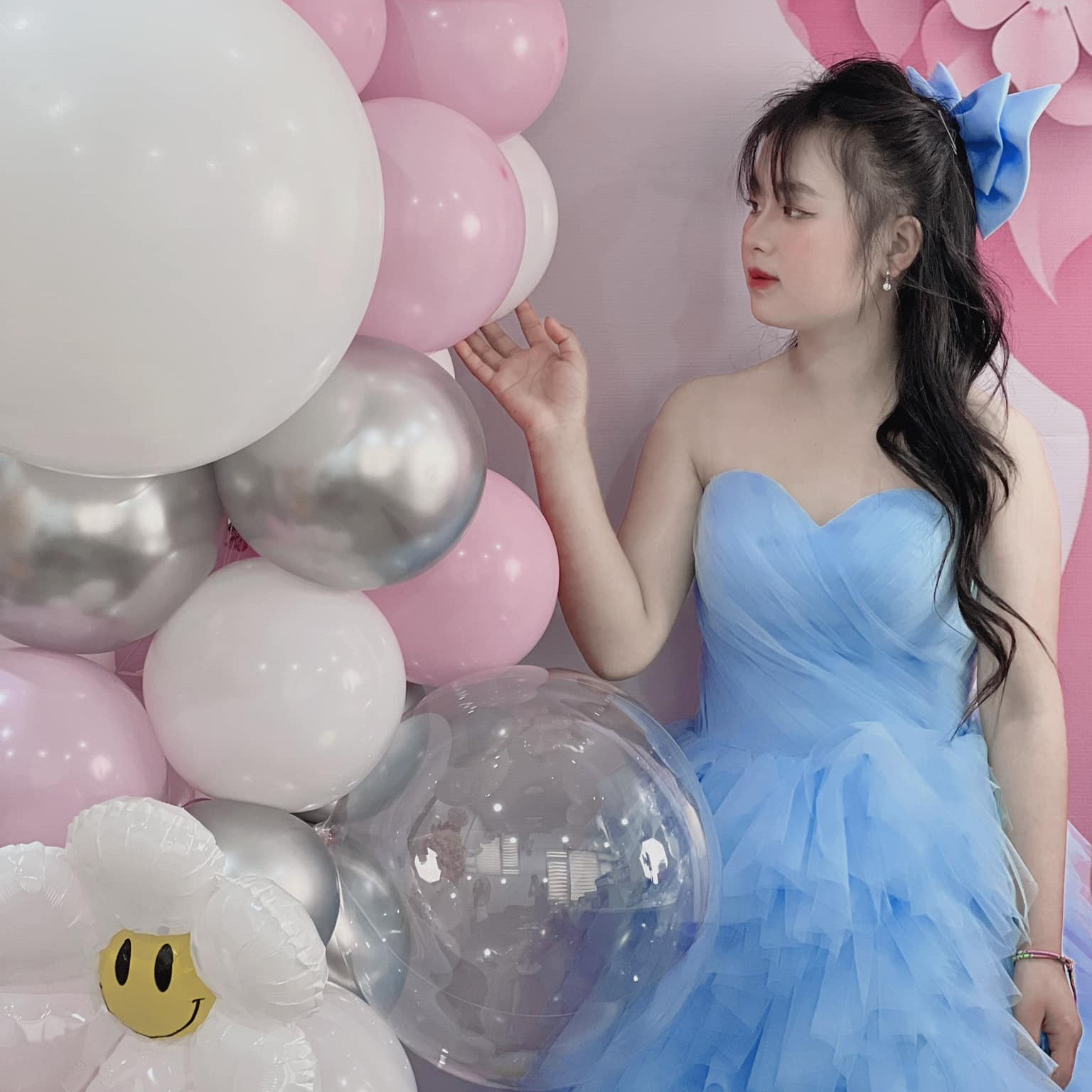 Phúng Phính thay đổi ngoạn mục sau 1 năm rời bản, dân tình tiếc nuối cho 'bông hoa núi rừng' 6 Phúng Phính thay đổi ngoạn mục sau 1 năm rời bản, dân tình tiếc nuối cho 'bông hoa núi rừng' 6
