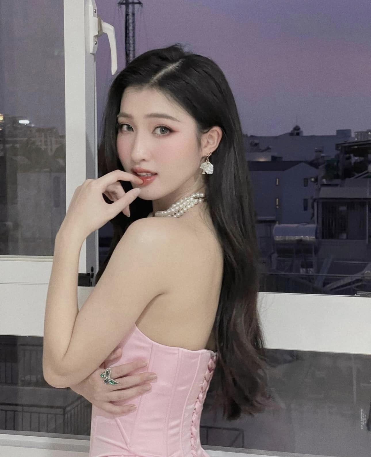 Video: Phương Nhi hóa gái bản, trang điểm kiệm phấn có xứng danh 'thần tiên tỷ tỷ'? 6 Video: Phương Nhi hóa gái bản, trang điểm kiệm phấn có xứng danh 'thần tiên tỷ tỷ'? 6