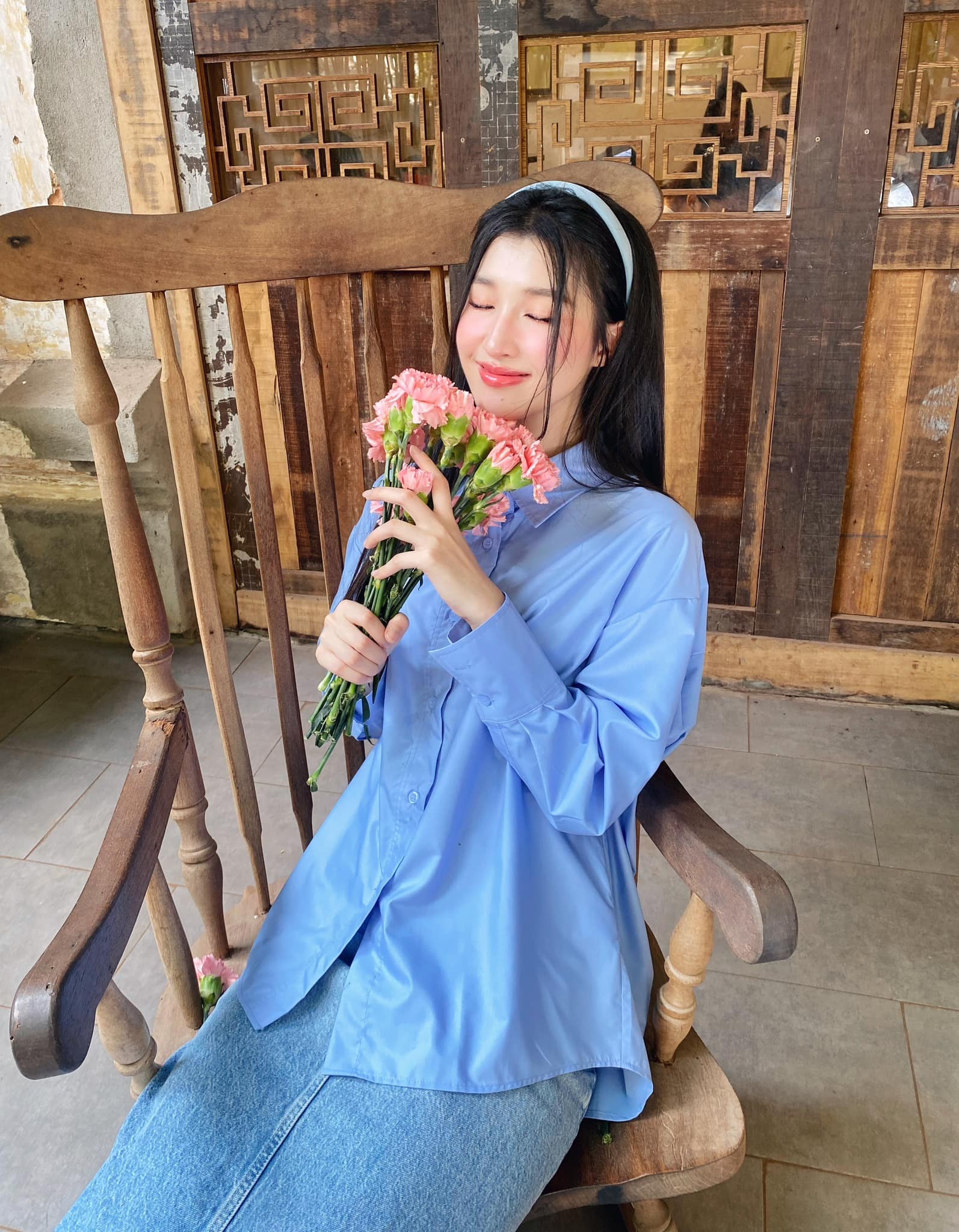 Video: Phương Nhi hóa gái bản, trang điểm kiệm phấn có xứng danh 'thần tiên tỷ tỷ'? 2 Video: Phương Nhi hóa gái bản, trang điểm kiệm phấn có xứng danh 'thần tiên tỷ tỷ'? 2