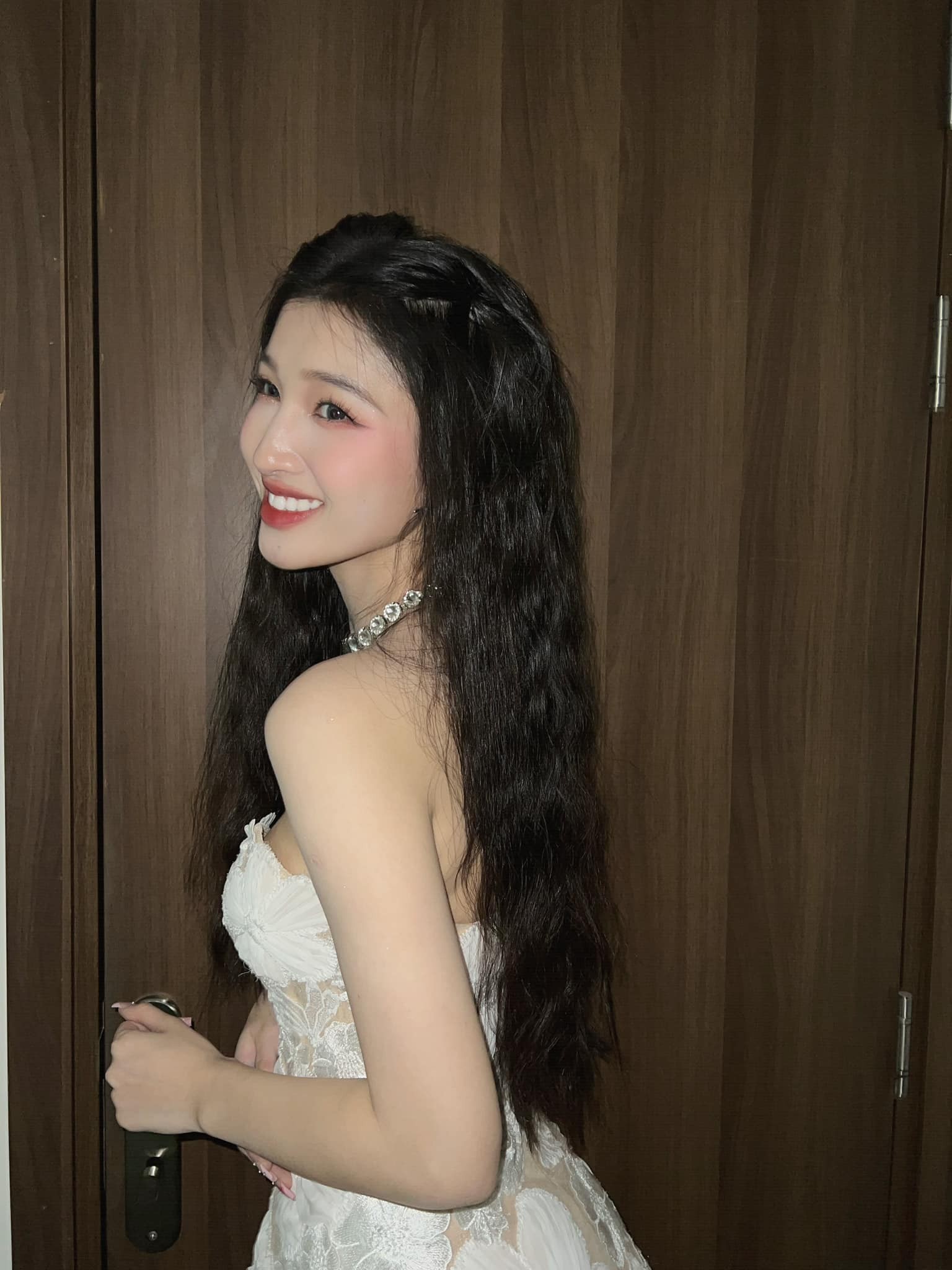 Video: Phương Nhi hóa gái bản, trang điểm kiệm phấn có xứng danh 'thần tiên tỷ tỷ'? 4 Video: Phương Nhi hóa gái bản, trang điểm kiệm phấn có xứng danh 'thần tiên tỷ tỷ'? 4
