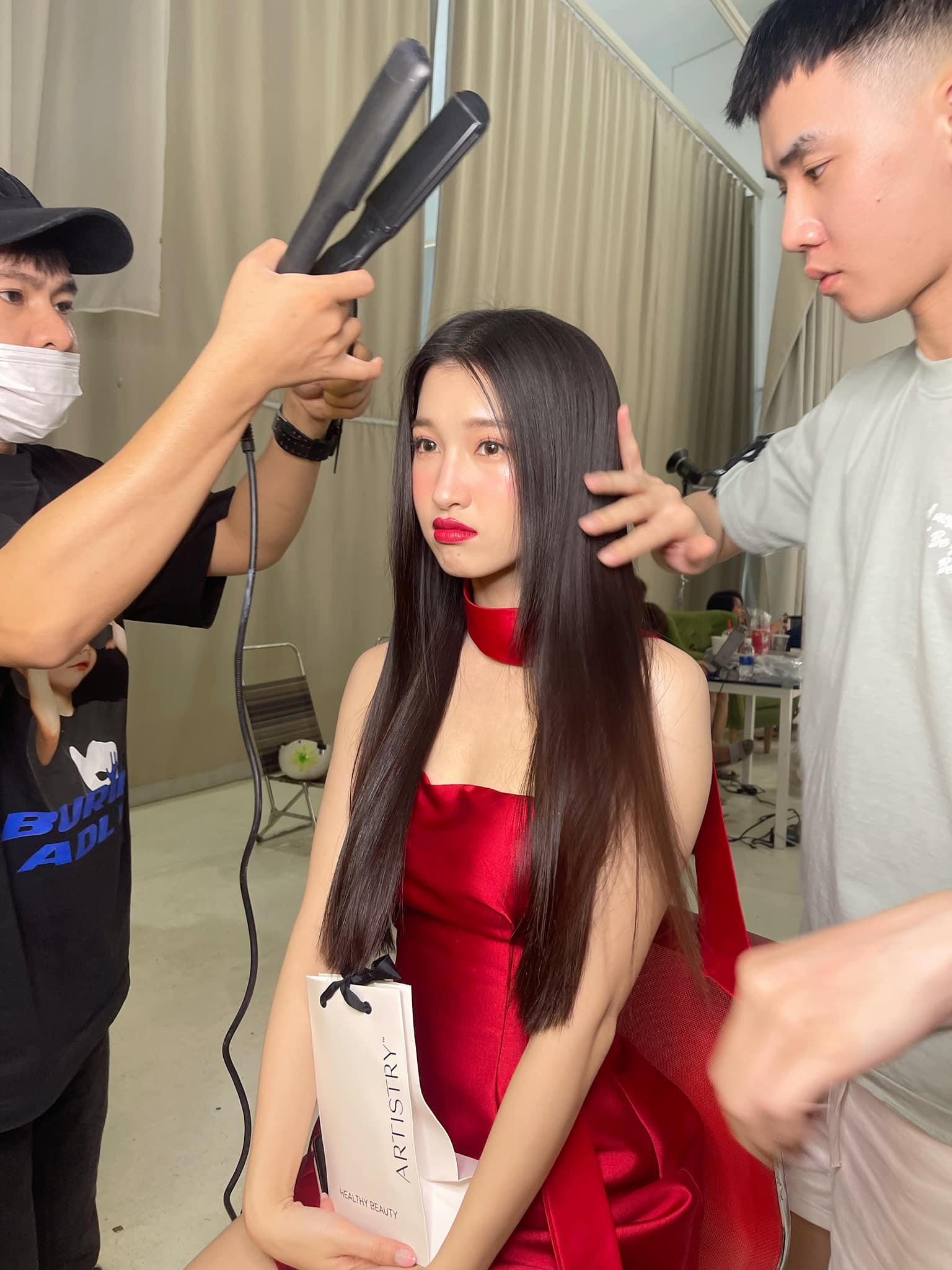 Video: Phương Nhi hóa gái bản, trang điểm kiệm phấn có xứng danh 'thần tiên tỷ tỷ'? 5 Video: Phương Nhi hóa gái bản, trang điểm kiệm phấn có xứng danh 'thần tiên tỷ tỷ'? 5