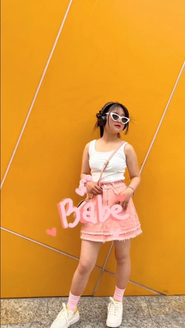 Phúng Phính thay đổi ngoạn mục sau 1 năm rời bản, dân tình tiếc nuối cho 'bông hoa núi rừng' 9 Phúng Phính thay đổi ngoạn mục sau 1 năm rời bản, dân tình tiếc nuối cho 'bông hoa núi rừng' 9