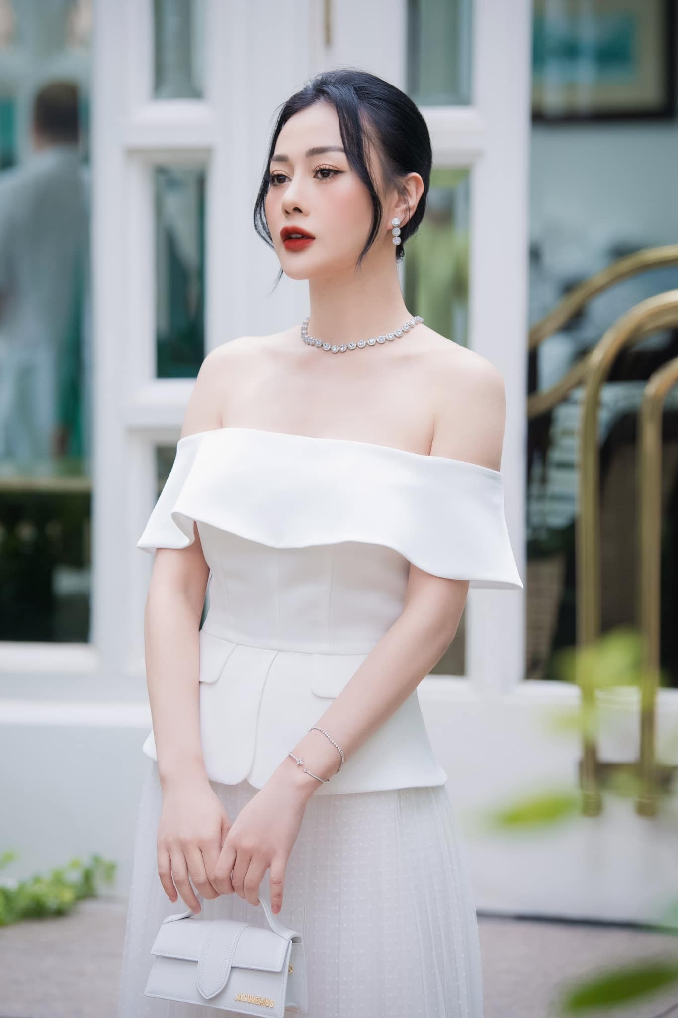 Những khung hình đơn giản nhưng 'sặc mùi tiền' của Phương Oanh 8 Những khung hình đơn giản nhưng 'sặc mùi tiền' của Phương Oanh 8