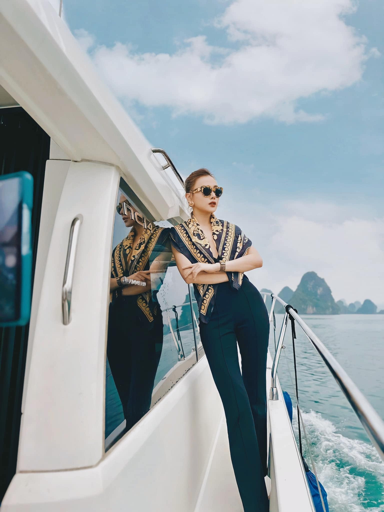 Những khung hình đơn giản nhưng 'sặc mùi tiền' của Phương Oanh 4 Những khung hình đơn giản nhưng 'sặc mùi tiền' của Phương Oanh 4