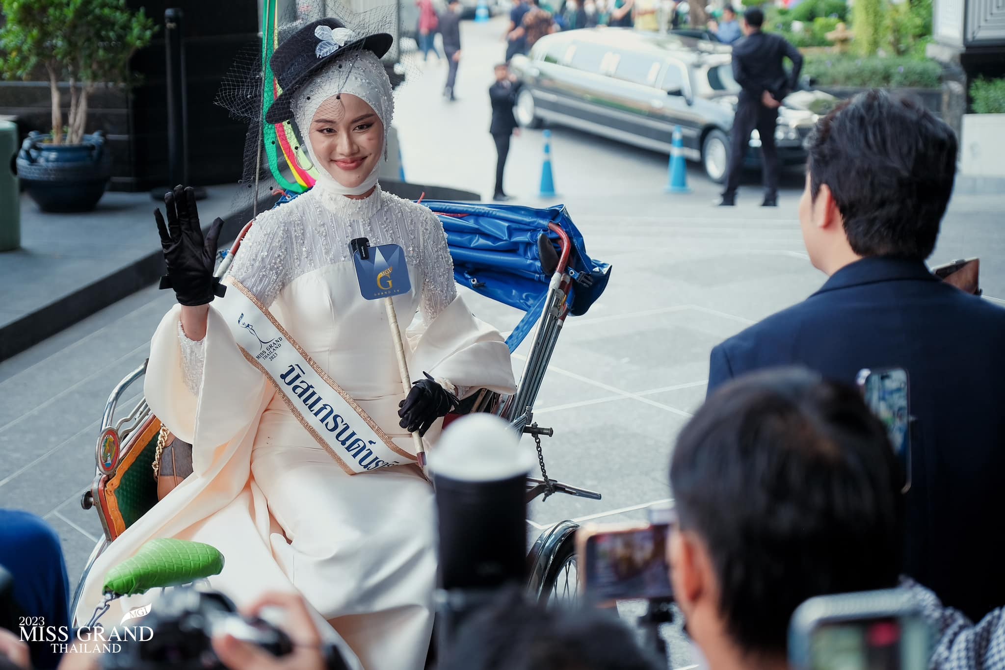 Trang phục độc lạ của thí sinh Miss Grand Thailand 2023: Hết hở bạo, nay hóa chó bông - Ảnh 6