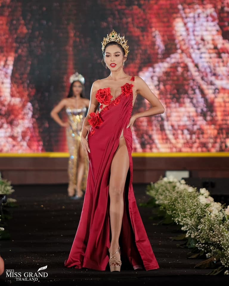 Một số trang phục lạm dụng yếu tố sexy, dẫn đến hình ảnh thí sinh mặc hở trên sân khấu Miss Grand Thailand 2023