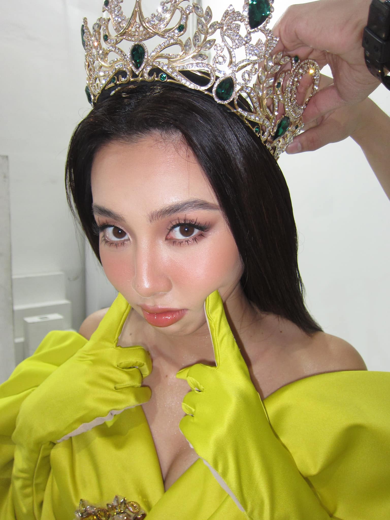 Video: Thùy Tiên vén màn cách vượt qua 'ống kính hung thần' của Lương Thùy Linh 6 Video: Thùy Tiên vén màn cách vượt qua 'ống kính hung thần' của Lương Thùy Linh 6