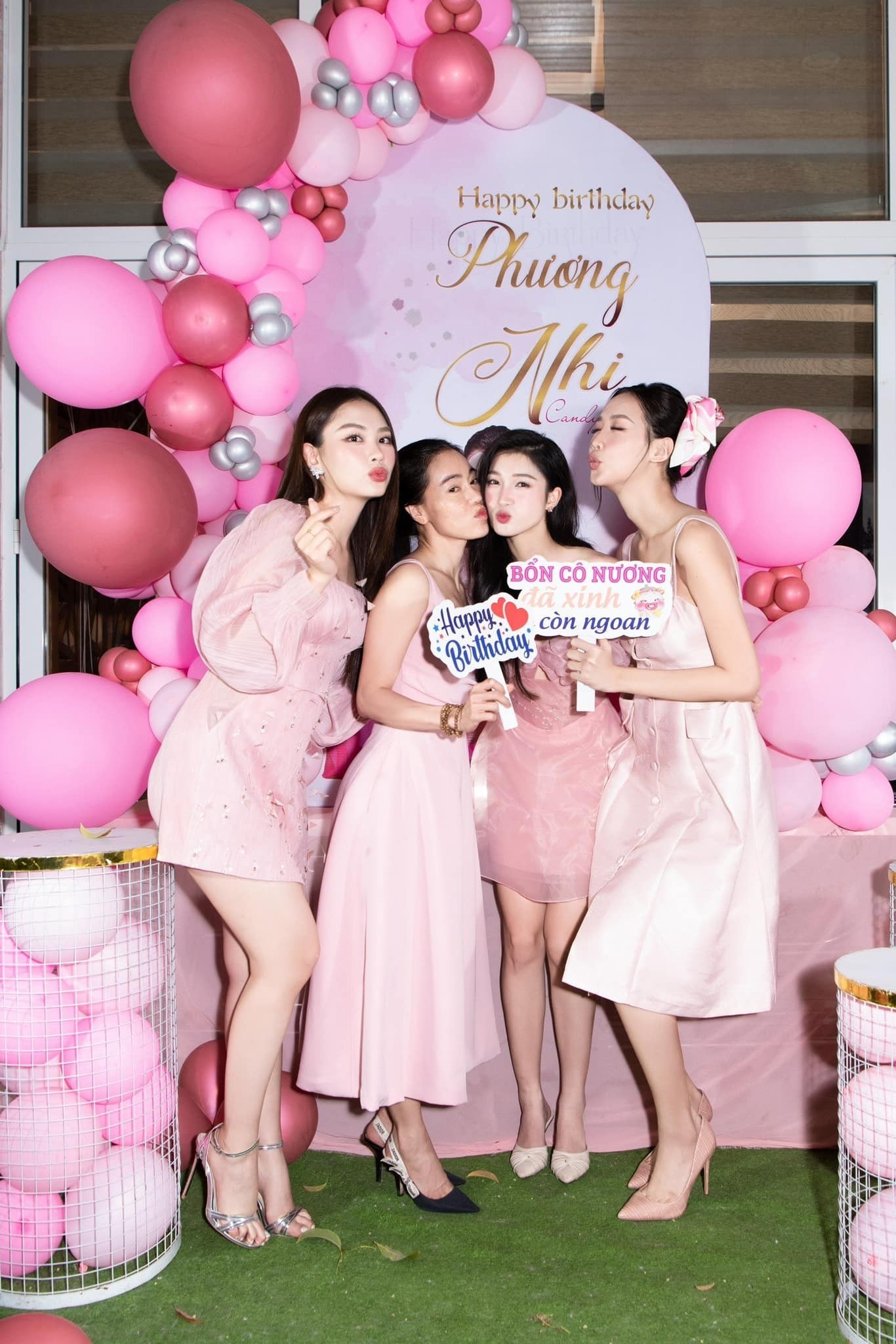 Phương Nhi bật khóc trong tiệc sinh nhật, hóa ra là vì món quà đặc biệt của 'bà trùm hoa hậu' - Ảnh 3