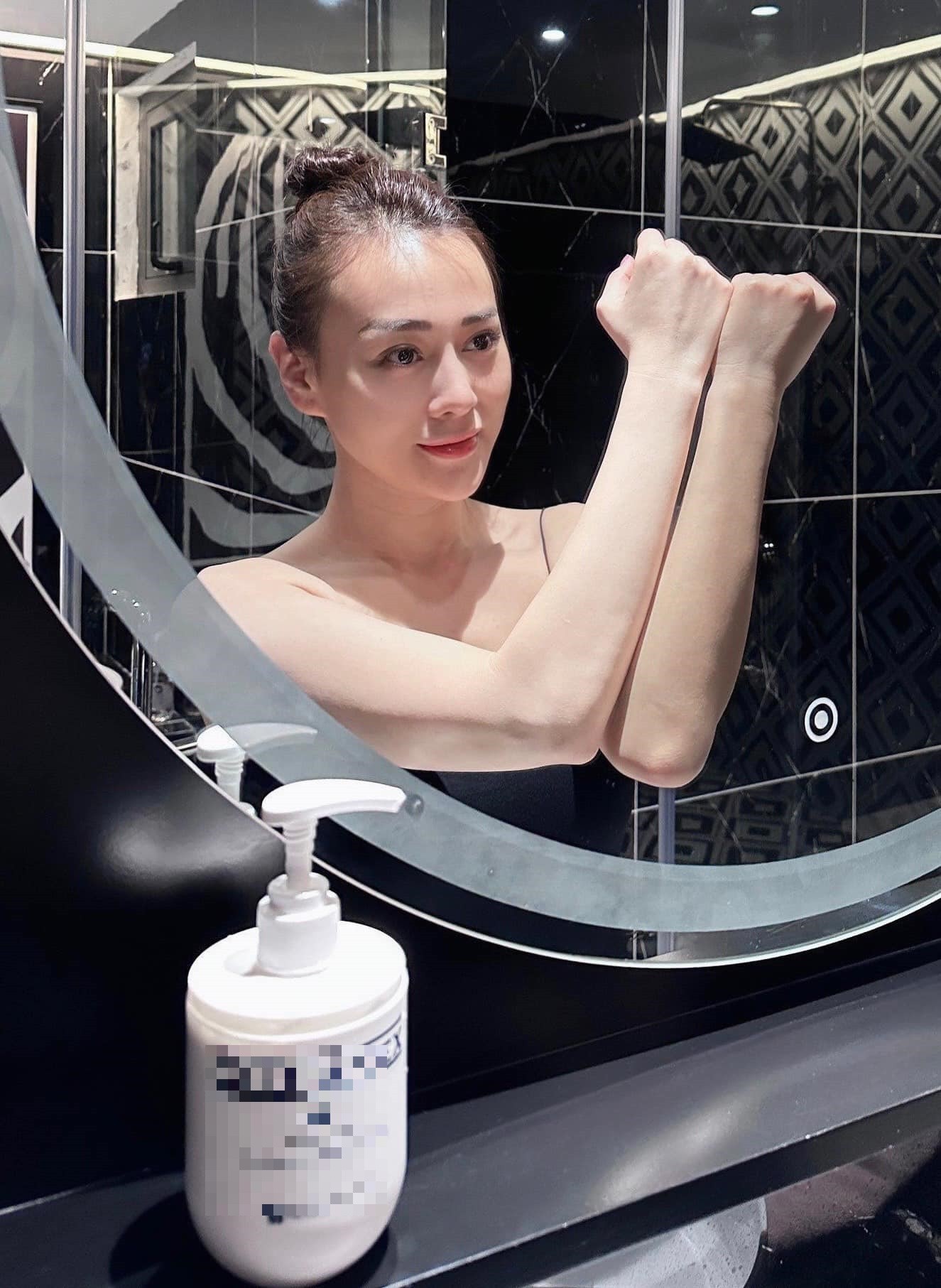 Phương Oanh đặc biệt quan tâm đến diện mạo, đặc biệt là làn da