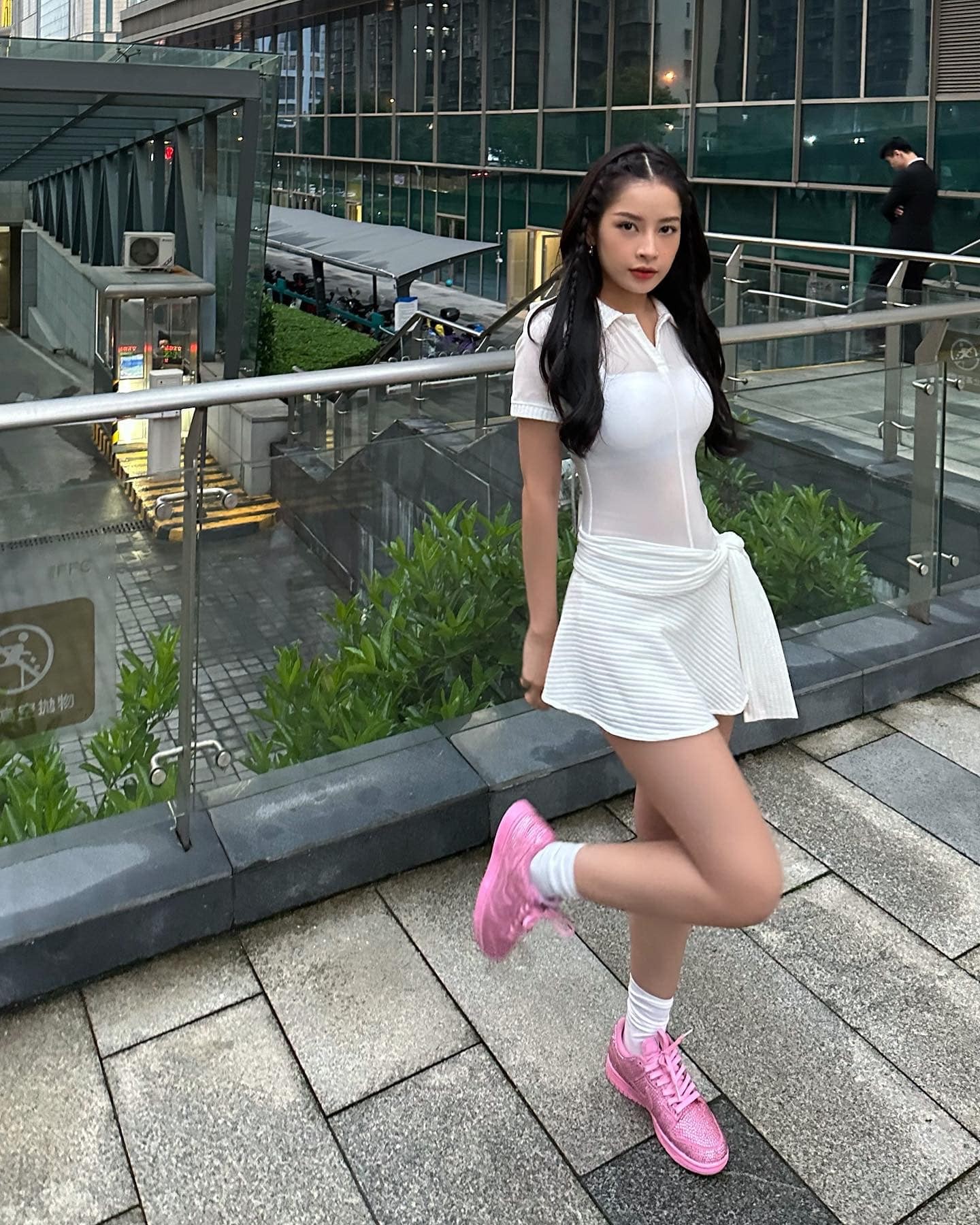 Từ ngày đến Trung Quốc, Chi Pu không ít lần diện trang phục táo bạo