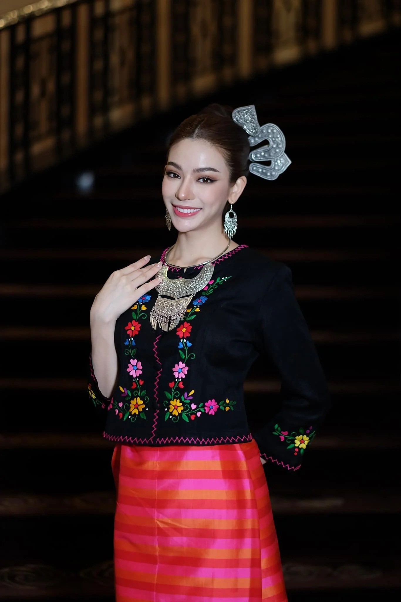 Diện đồ xẻ tít tắp, thí sinh Miss Grand Thailand 2023 gặp sự cố 'đỏ mặt' trên sân khấu 12 Diện đồ xẻ tít tắp, thí sinh Miss Grand Thailand 2023 gặp sự cố 'đỏ mặt' trên sân khấu 12