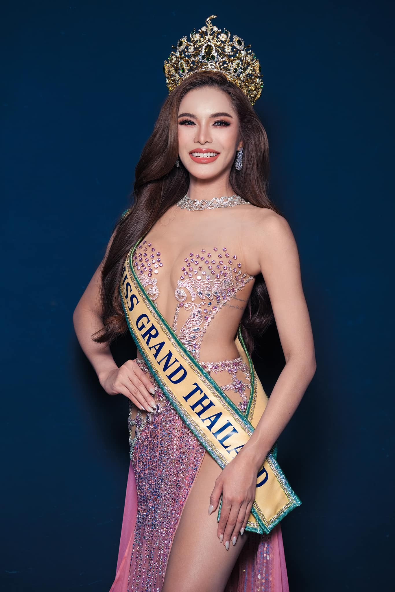 Video: Chiêm ngưỡng nhan sắc 'siêu thực' của tân Miss Grand Thailand 2023 qua CAM thường 1 Video: Chiêm ngưỡng nhan sắc 'siêu thực' của tân Miss Grand Thailand 2023 qua CAM thường 1