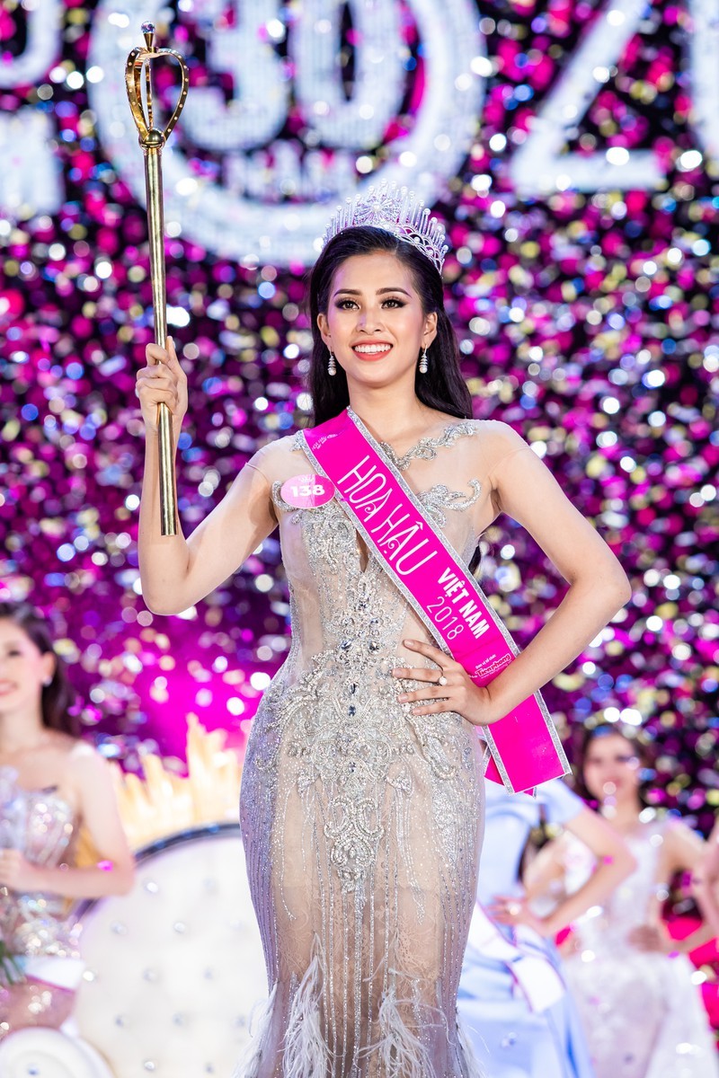 Tiểu Vy sau nửa thập kỷ đăng quang: Ngày càng nhuận sắc, đời tư 'kín như bưng' vẫn vướng tin đồn hẹn hò 1 Tiểu Vy sau nửa thập kỷ đăng quang: Ngày càng nhuận sắc, đời tư 'kín như bưng' vẫn vướng tin đồn hẹn hò 1