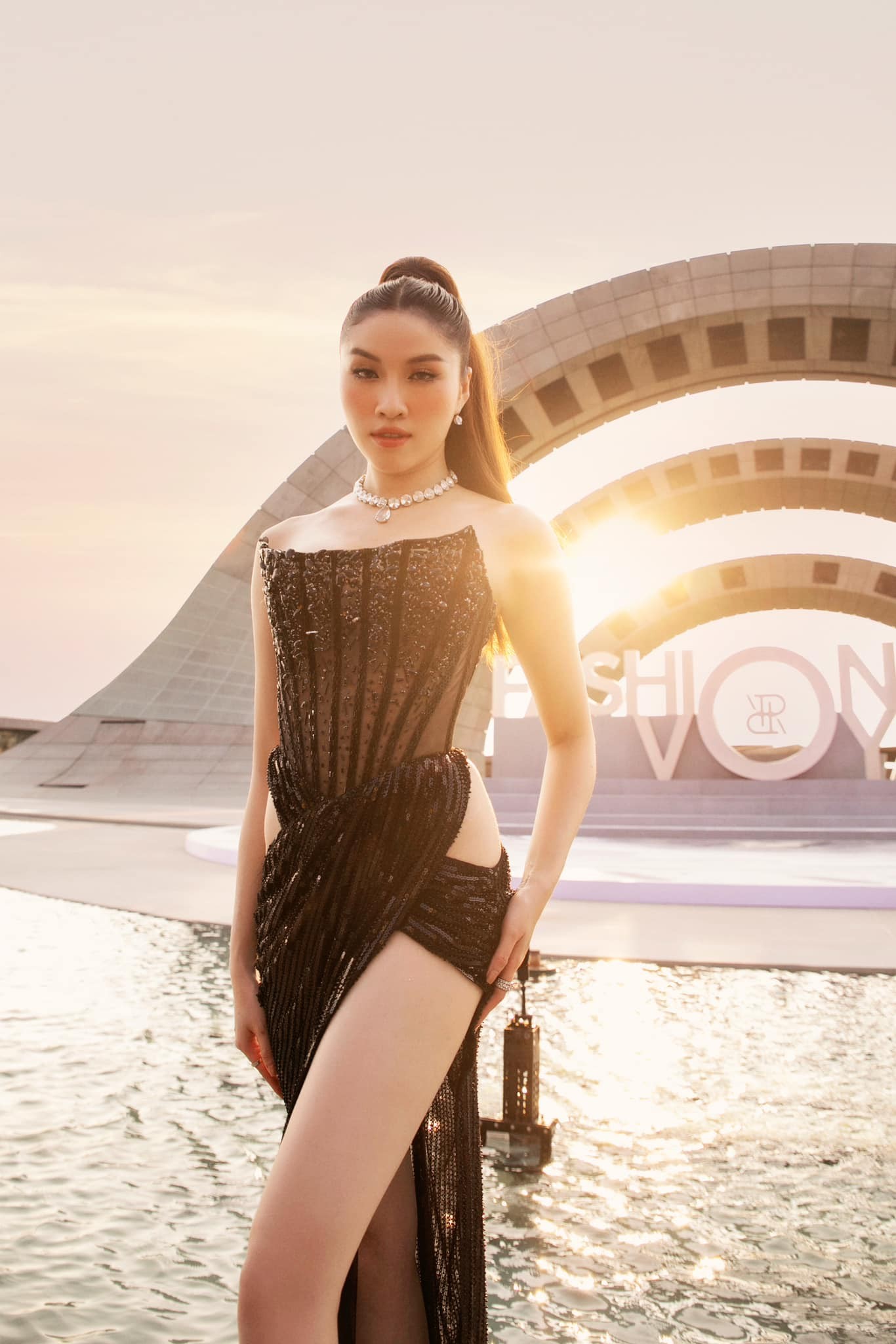 Thanh Thanh Huyền diện váy xẻ hiểm hóc, độ hở bạo chẳng thua kém ai 8 Thanh Thanh Huyền diện váy xẻ hiểm hóc, độ hở bạo chẳng thua kém ai 8
