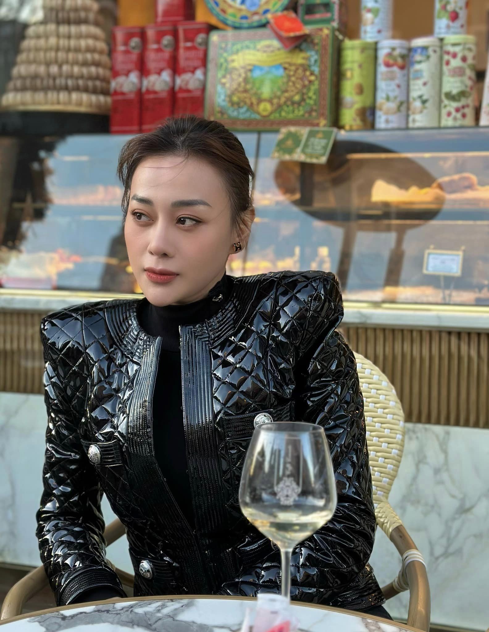 Phương Oanh lâu lắm mới 'lên sóng', sắc vóc lộ rõ thay đổi 6 Phương Oanh lâu lắm mới 'lên sóng', sắc vóc lộ rõ thay đổi 6
