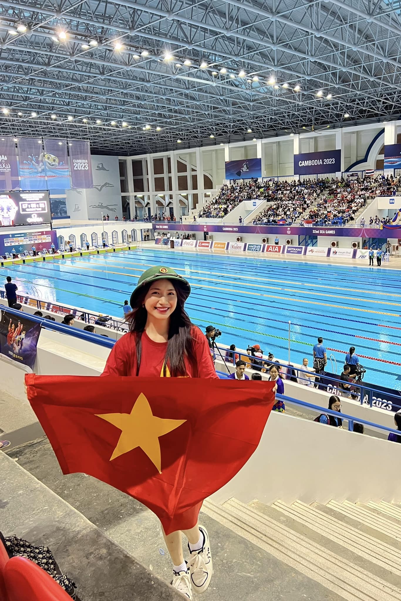 Hòa Minzy có mặt tại Campuchia để cổ vũ cho các vận động viên Việt Nam tham gia SEA Games 32