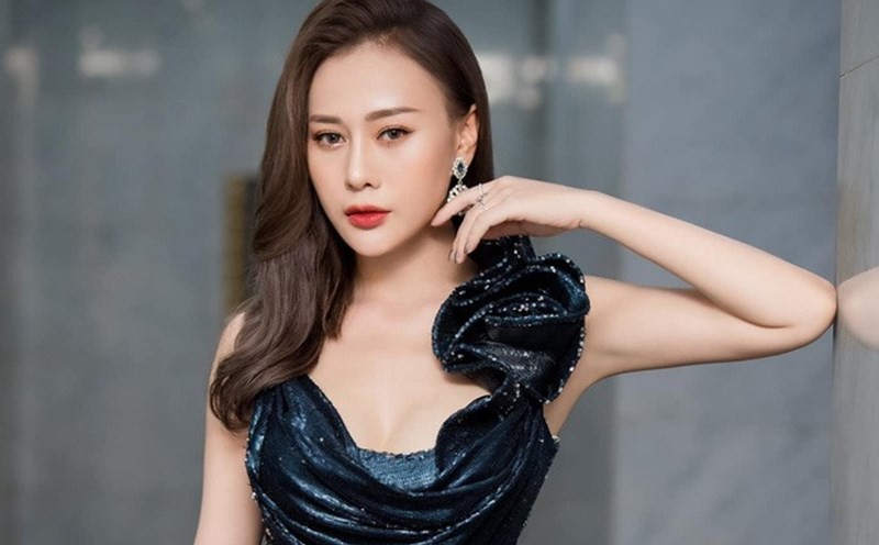 Phương Oanh lộ diện sau khi Shark Bình xong thủ tục ly hôn vợ cũ, ai nấy bất ngờ vì chi tiết này 5 Phương Oanh lộ diện sau khi Shark Bình xong thủ tục ly hôn vợ cũ, ai nấy bất ngờ vì chi tiết này 5