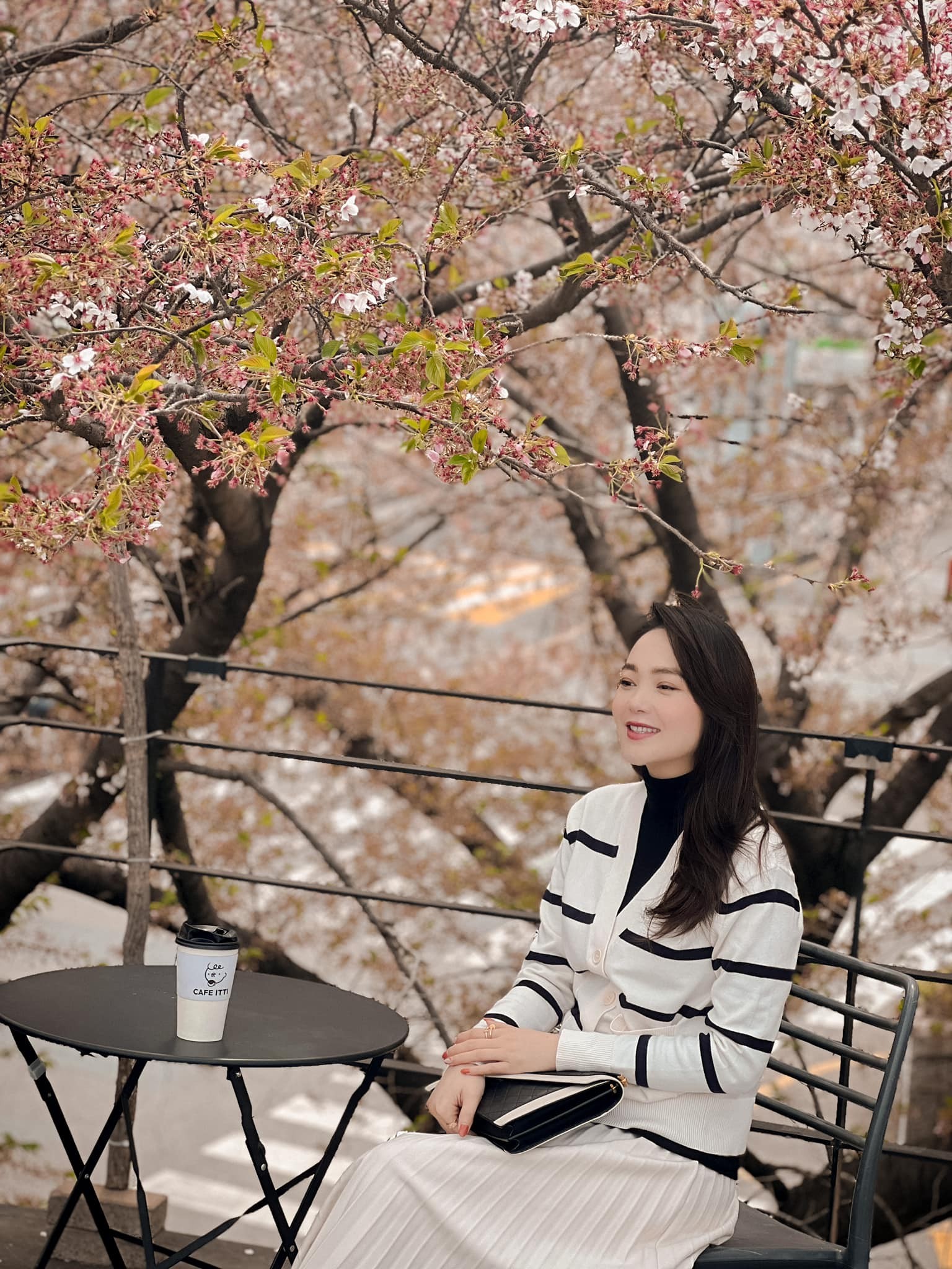 Minh Hằng vi vu nhiều địa điểm nổi tiếng sau giai đoạn tam cá nguyệt đầu tiên