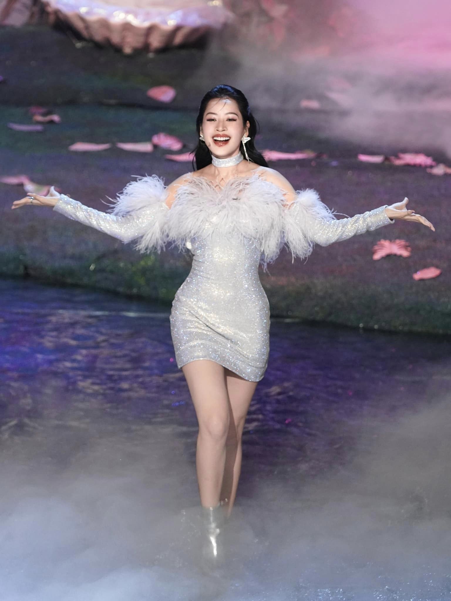 Chi Pu hát See Tình khi tham gia show Đạp Gió, một nam nghệ sĩ đưa ra nhận xét 2 Chi Pu hát See Tình khi tham gia show Đạp Gió, một nam nghệ sĩ đưa ra nhận xét 2