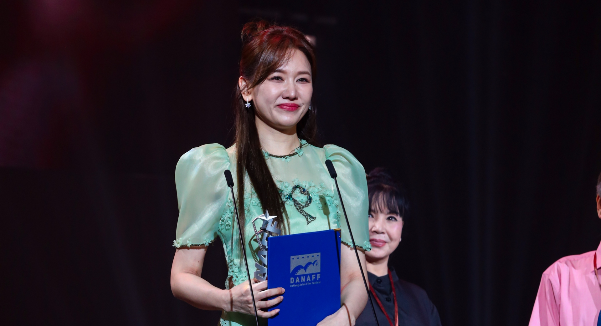 Hari Won xúc động trước tin vui trong sự nghiệp của Trấn Thành