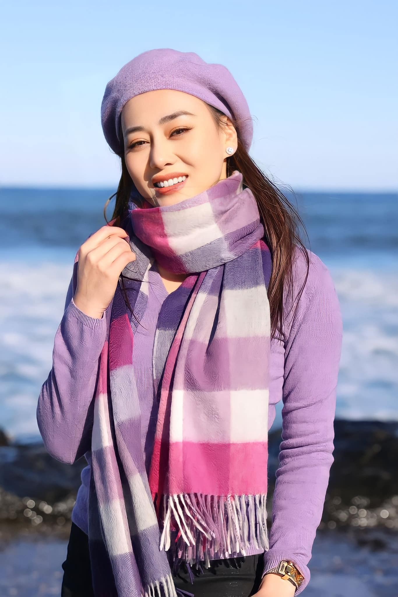 Sau khi công khai hẹn hò Shark Bình, Phương Oanh vắng bóng màn ảnh, cô tích cực chia sẻ hình ảnh đi du lịch nhiều nơi